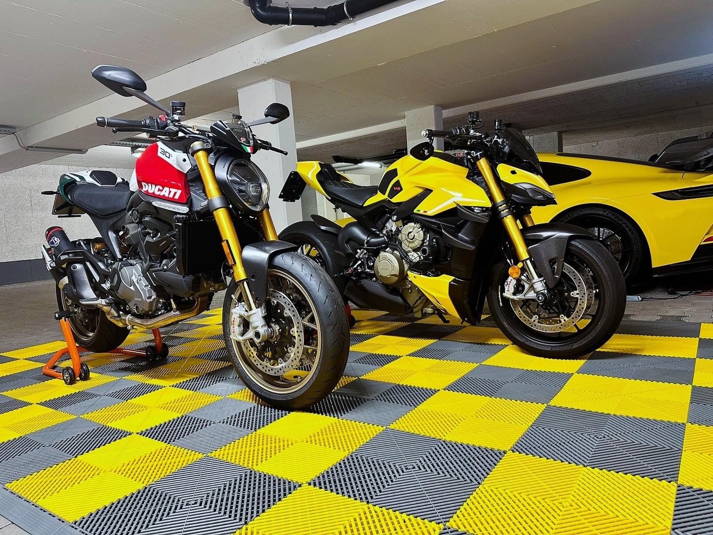 Floor Brothers Klickfliesen für Werkstatt Garage Messen Halle Showroom | Bodenfliesen in 39,5x39,5cm Grün