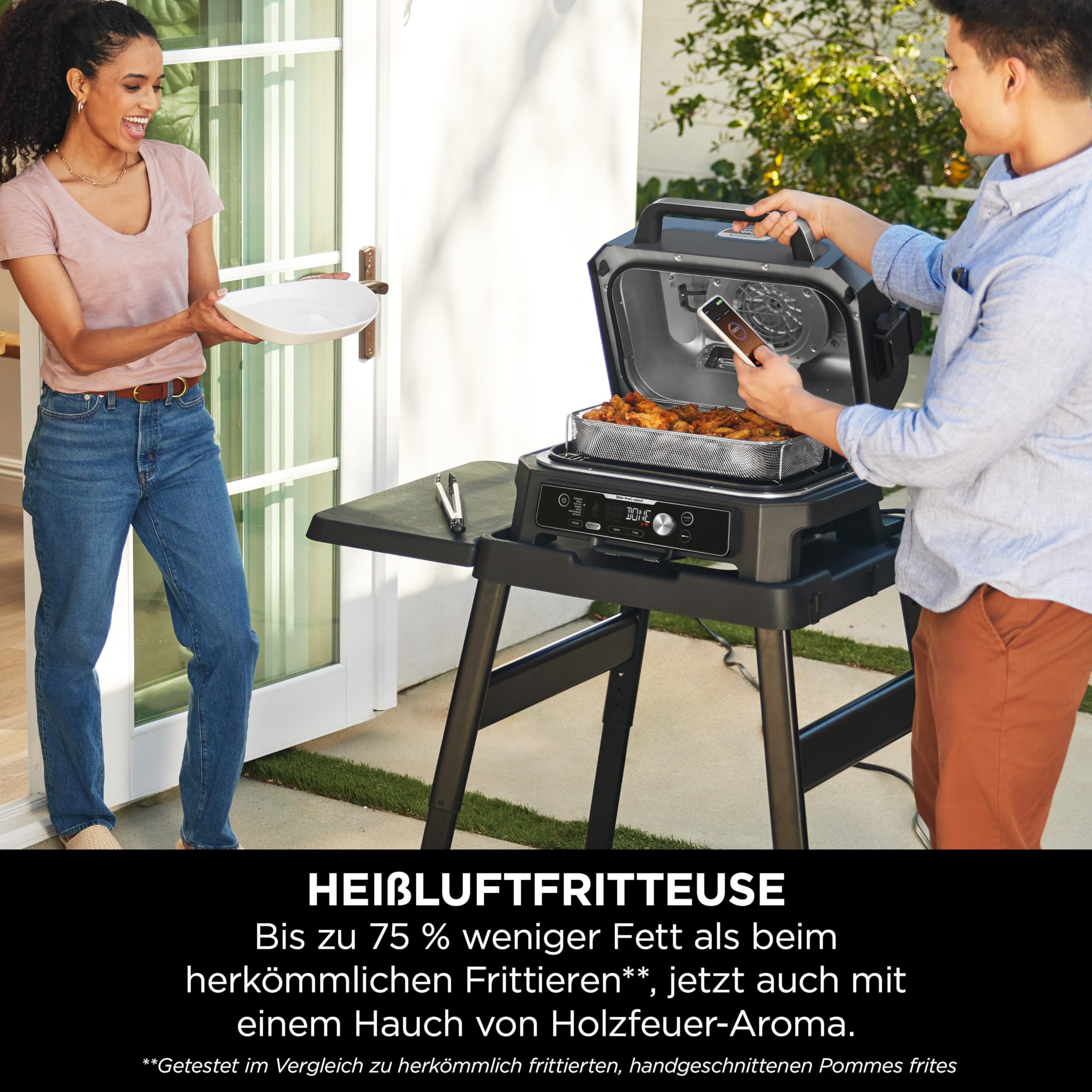 Ninja Woodfire Pro Connect XL Elektrischer BBQ Smoker Grill, App-Steuerung, digitaler Temperaturfühler, 7-in-1 Outdoor Grill elektrisch & Air Fryer mit Woodfire Pellets, wetterfest, Schwarz OG901EU