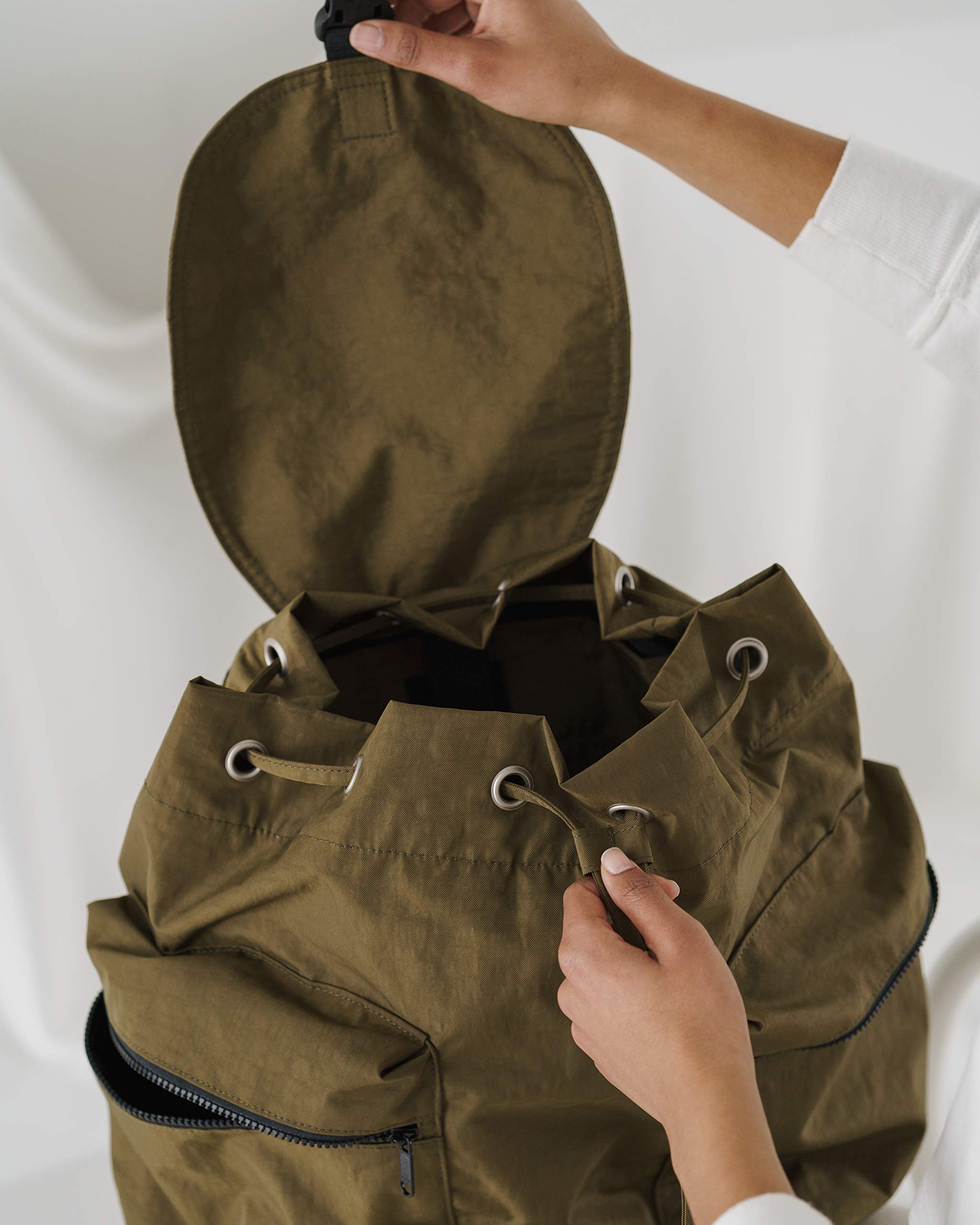BAGGU Large Sport Backpack, a Lightweight Backpack for  display picture 1