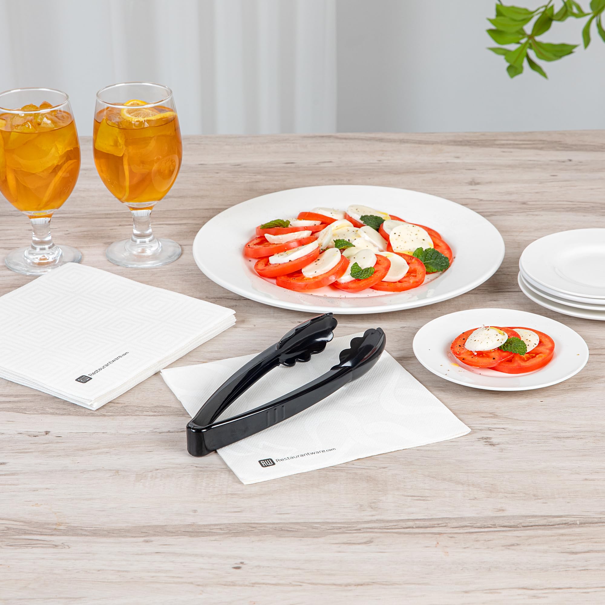 Restaurantware Pinzas negras para servir, 10 unidades, 9 pulgadas, pinzas de plástico desechables resistentes con asas largas y bordes festoneados para eventos con catering, bodas o bufés y
