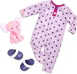 Our Generation 18-Inch Poupée Maria avec Pajama Onesie et Elephant, Poupées.Les yeux bruns se ferment au coucher; longs cheveux brun ondulés; comprend des pantoufles, undies, et peluche d'éléphant, Maria, Poussières; 3+ Années
