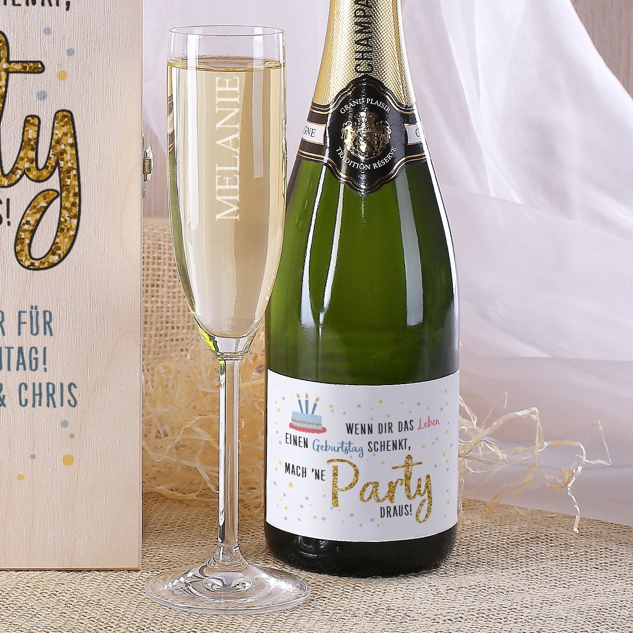 Herz & Heim® Champagner Geschenkset Grand Plaisir Tradition Réserve mit graviertem Sektglas in edler Holzverpackung