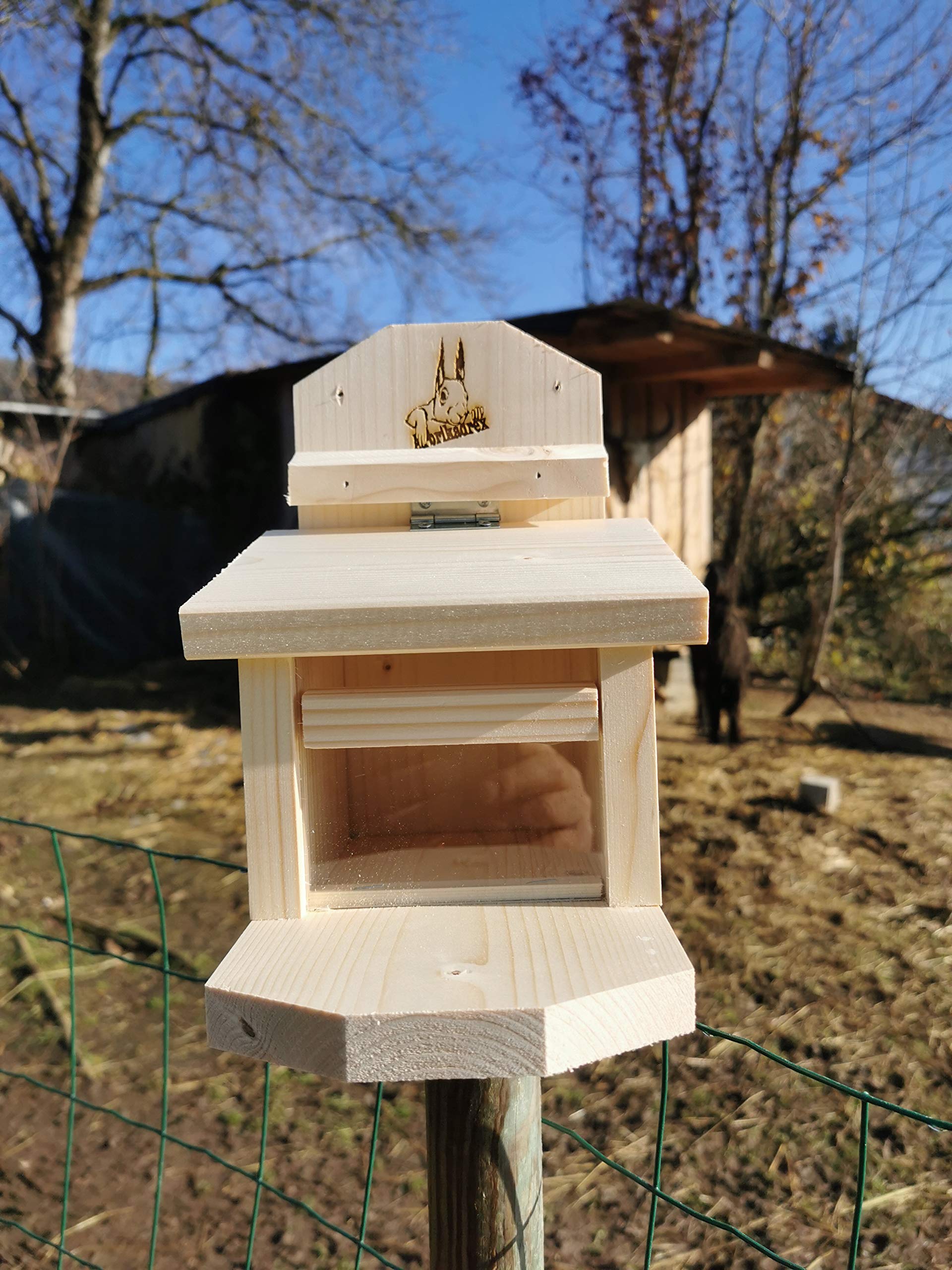 Eichhörnchen Futterhaus aus bayerischem Fichtenholz Made in Germany
