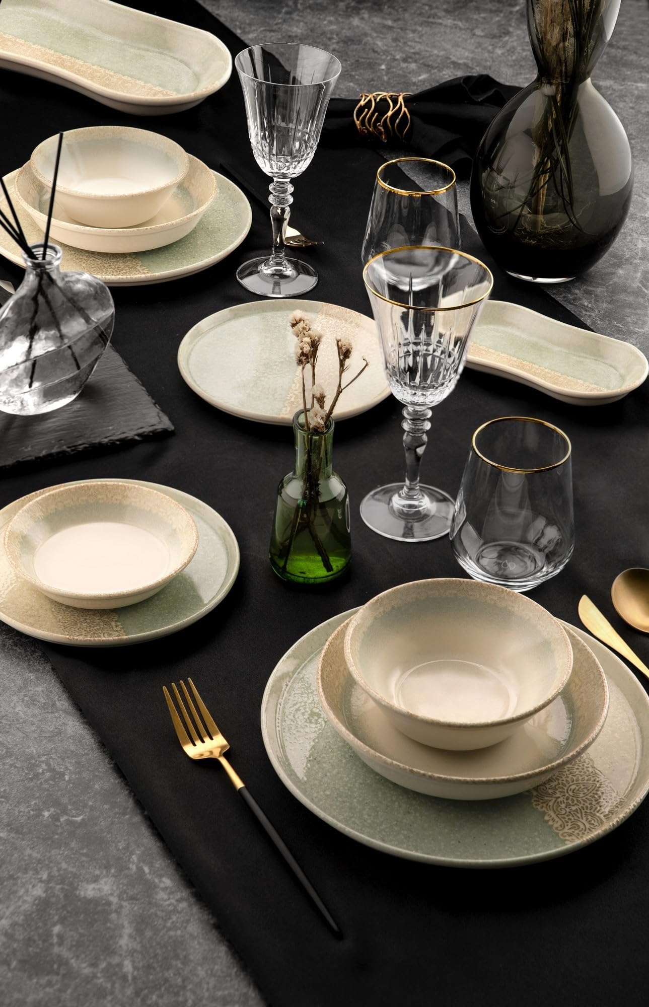 Service de dîner de 27 pièces, 100% porcelaine, vert et crème | Comprend des assiettes de service, des bols, des assiettes à dessert et des assiettes à bateau. Passe au lave-vaisselle et au