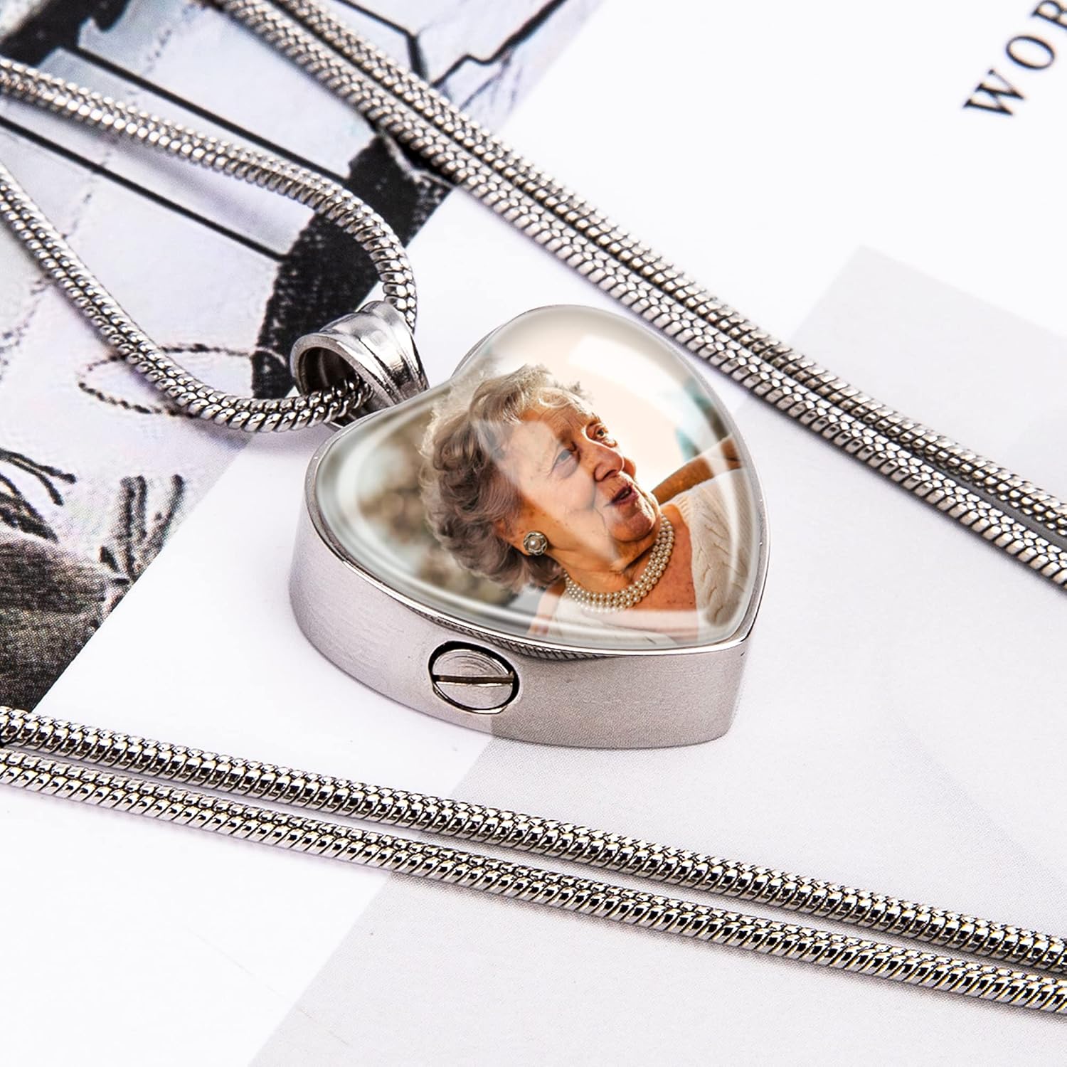 Osiyo katta eshak bilan HD porno Erkak kokrak uchlarini soradi va klitorisni yalaydi