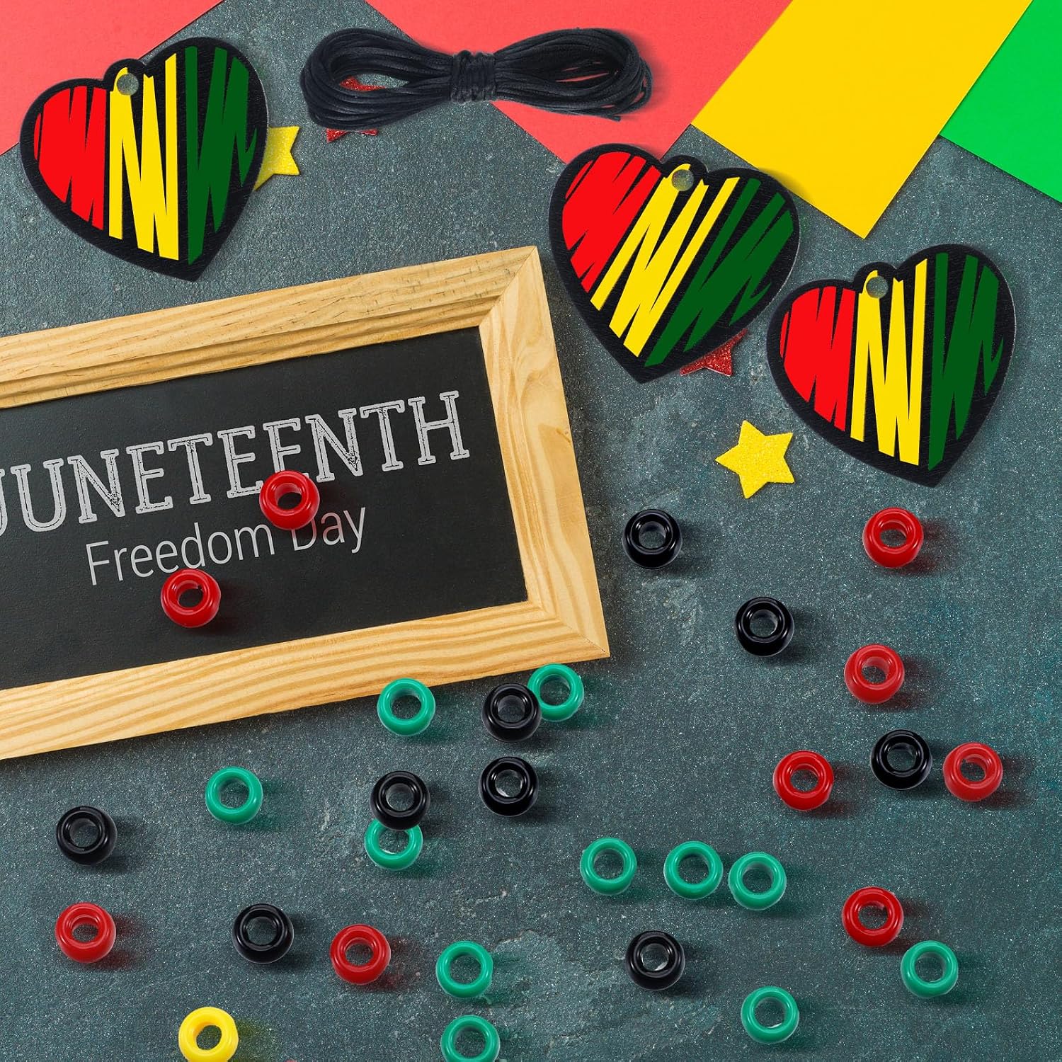 Ecally 24 Sets Juneteenth Beaded Crafts Kit Happy Juneteenth Necklace Craft Black Red Green Yellow Heart Pendant Beaded Decorations for Freedom Day DIY Activities Party Supplies