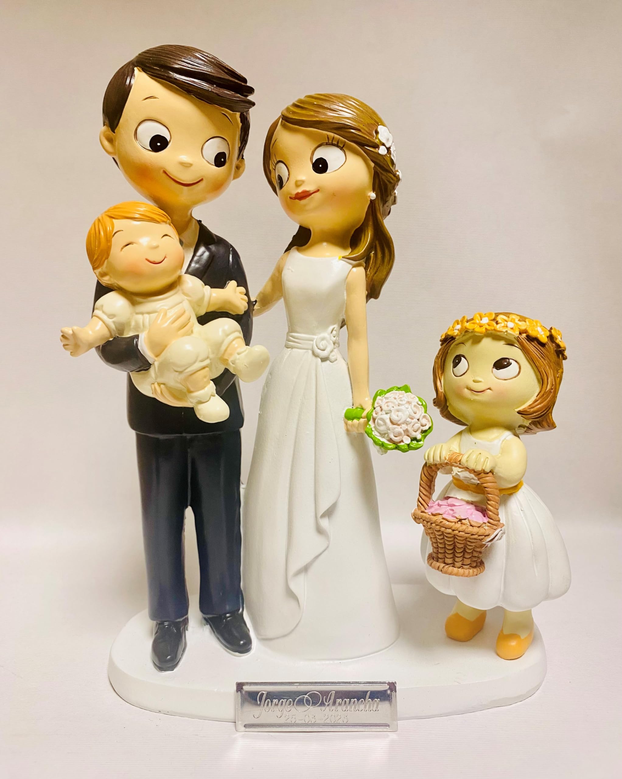 Figura Boda Novios con Dos Hijos Bebé e Hija Niña GRABADA Personalizada con Nombres y Fecha para Tarta
