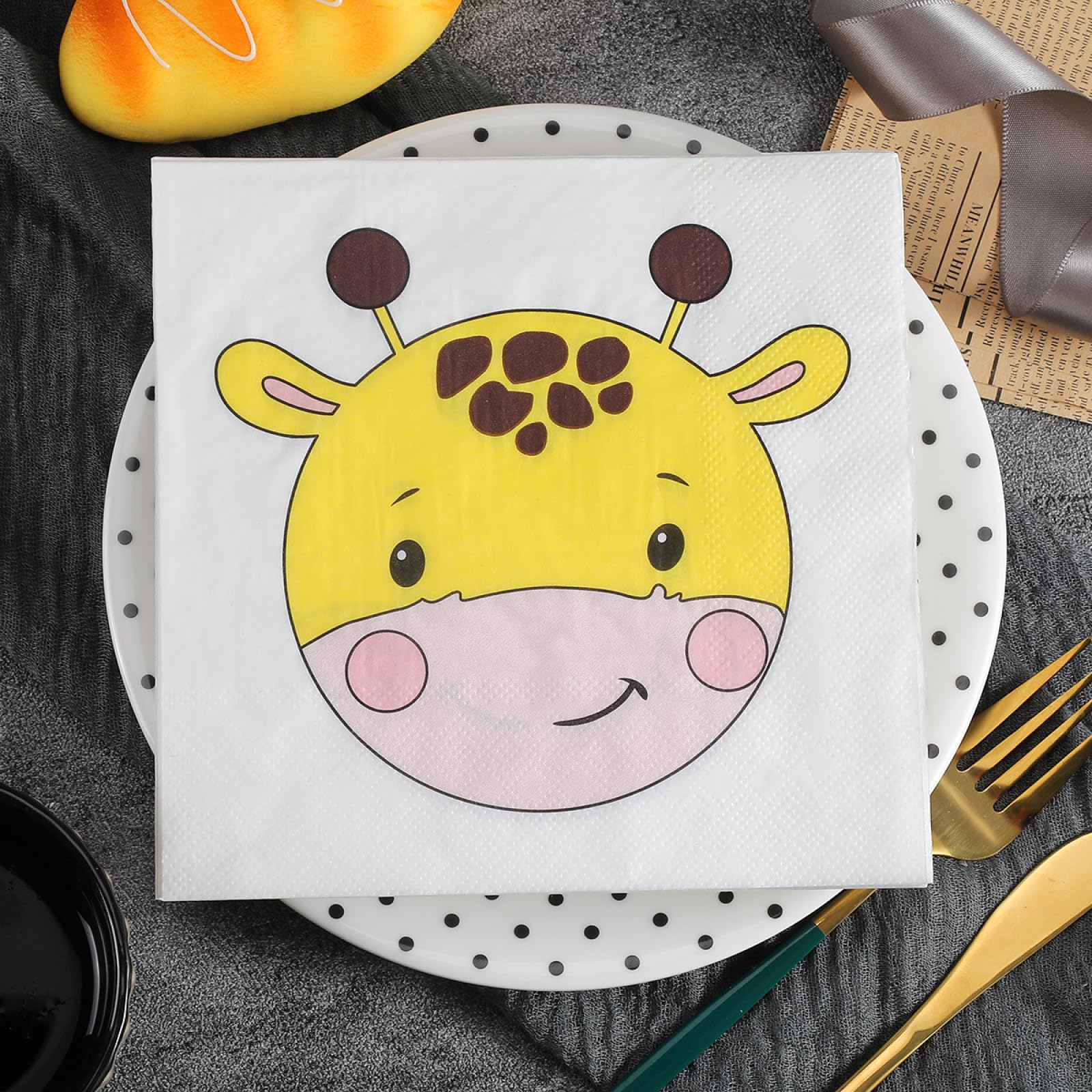 Serviette Papier Anniversaire Giraffe Jaune Serviette Anniversaire en Papier Anniversaire Serviettes Papier Jetables de Table Cocktail Mariage Décoration pour Partys Célébrations 30 Paquet(33x33cm)