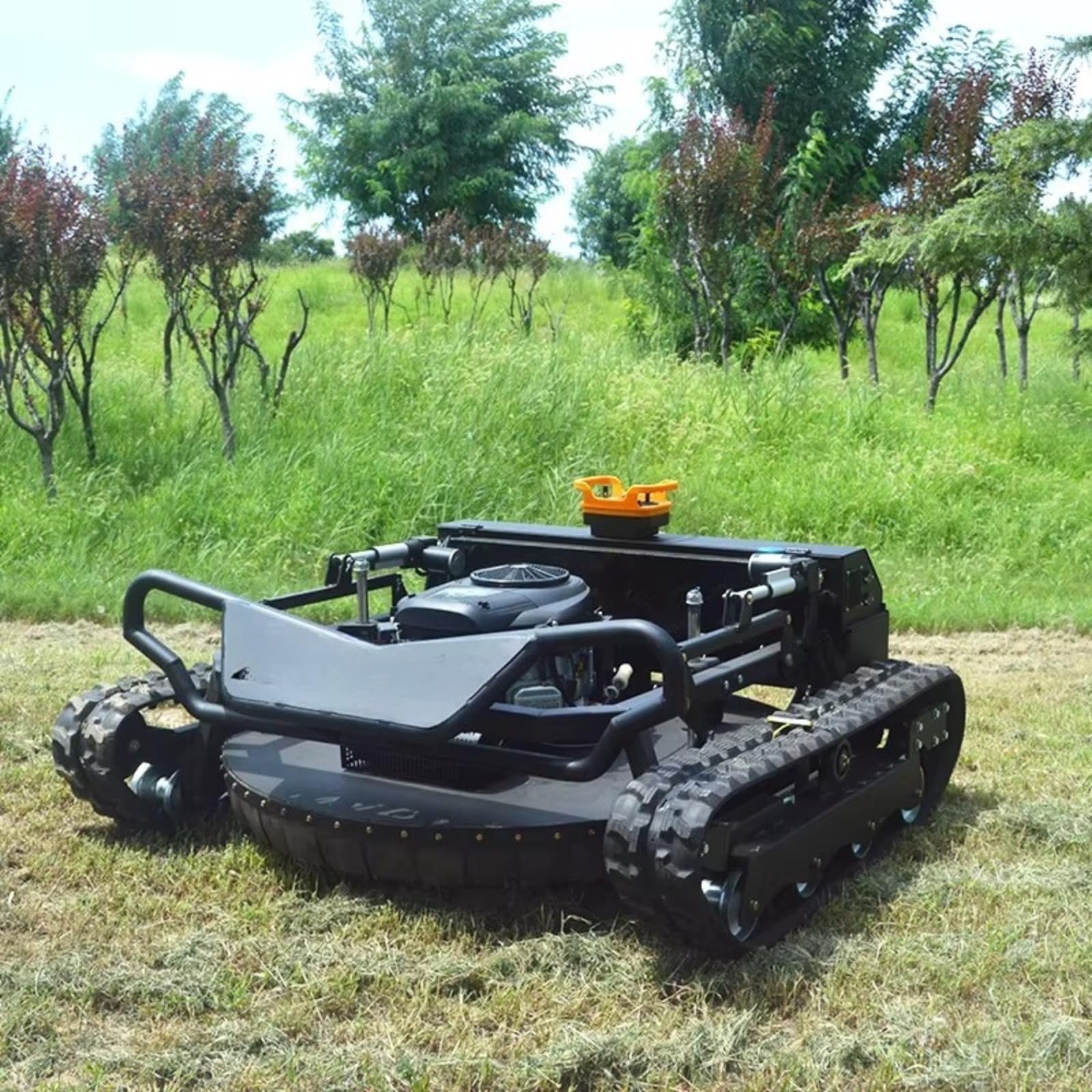 Cortacésped autopropulsado todo terreno para corte de césped resistente | Cortacésped todo terreno con orugas para granjas y campos con motor potente, ancho de corte amplio y larga vida útil