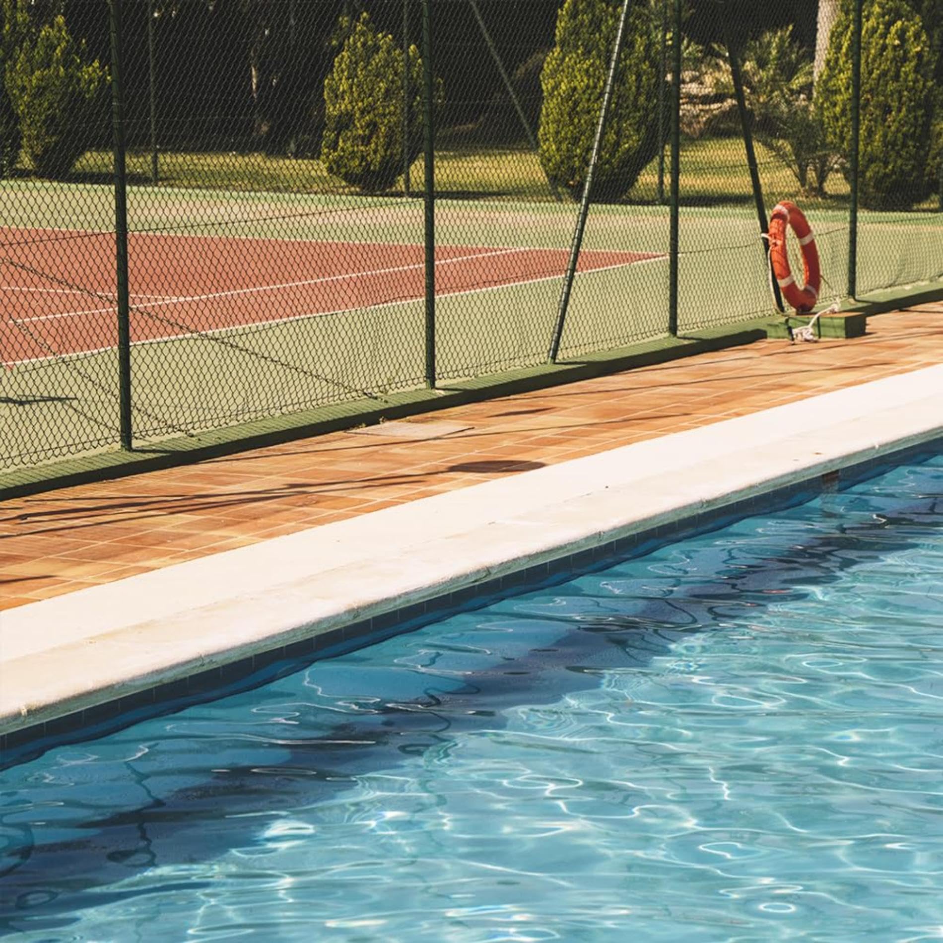 MATPRO - Peinture Piscine Epoxy - Sans Solvant - Très Haute Adhérence sur Béton, Ciment, Enduit - Application Travaux Neufs/Réparation - Vert Gazon - 2.5Kg
