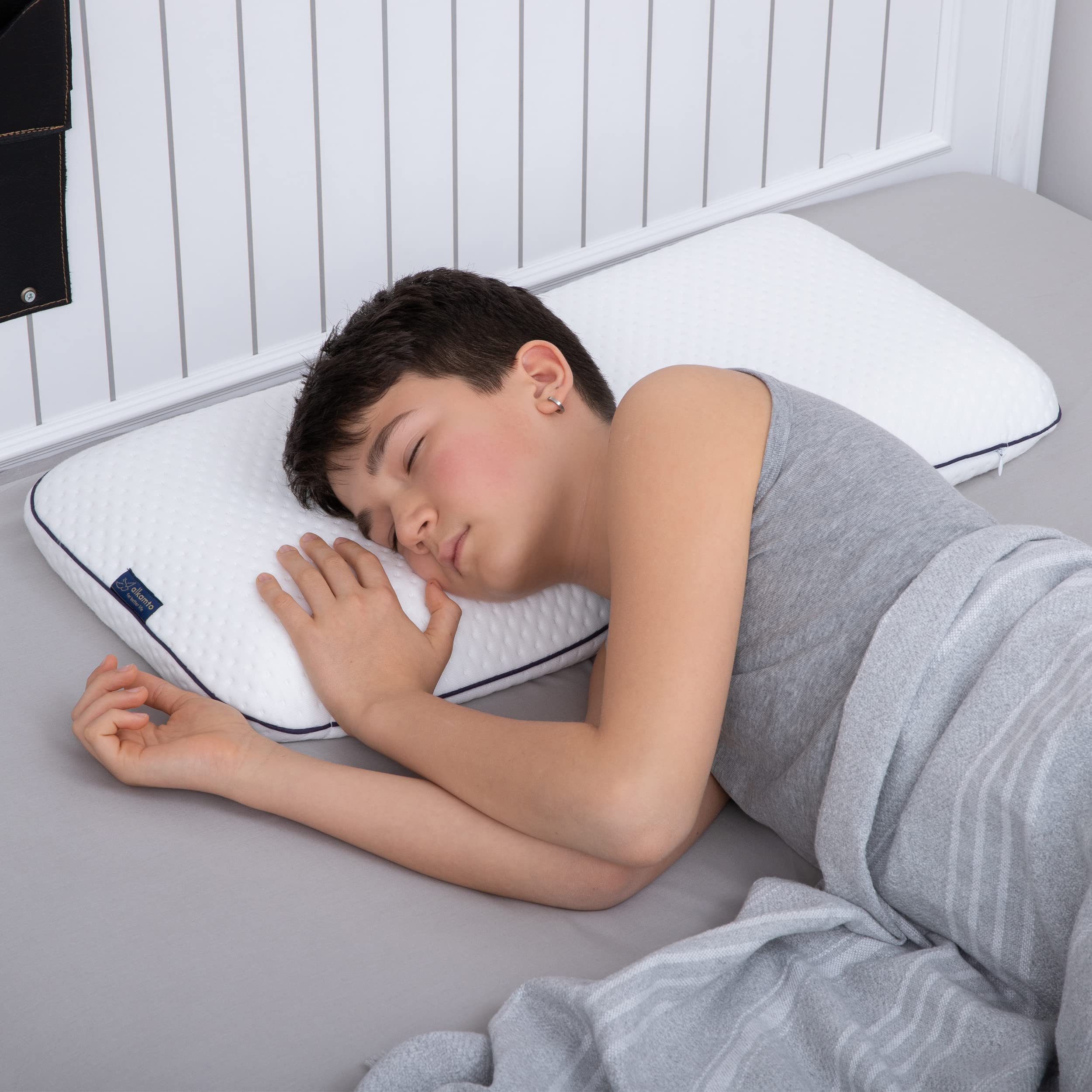 alkamto Ergonomisches Kinderkopfkissen |66x33| Öko-Tex |Memory Foam Flaches Kinderkissen | für Kinder und Kleinkinder ab 2 Jahre (60 x 33 x 6 cm) (60 x 33 x 6 cm + extra Kissenbezug)