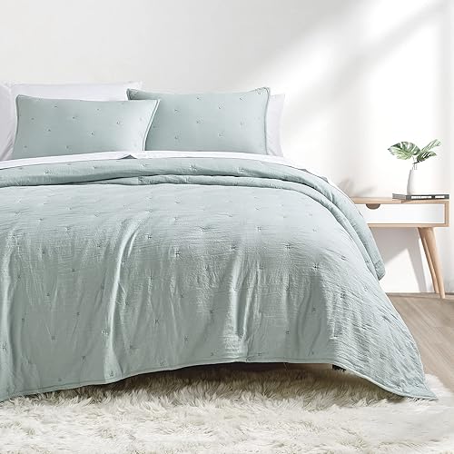 BOURINA Juego de edredón bordado de 3 piezas de microfibra prelavada, ultra suave, ligero, con bordado de estrellas, juego de colcha matrimonial,