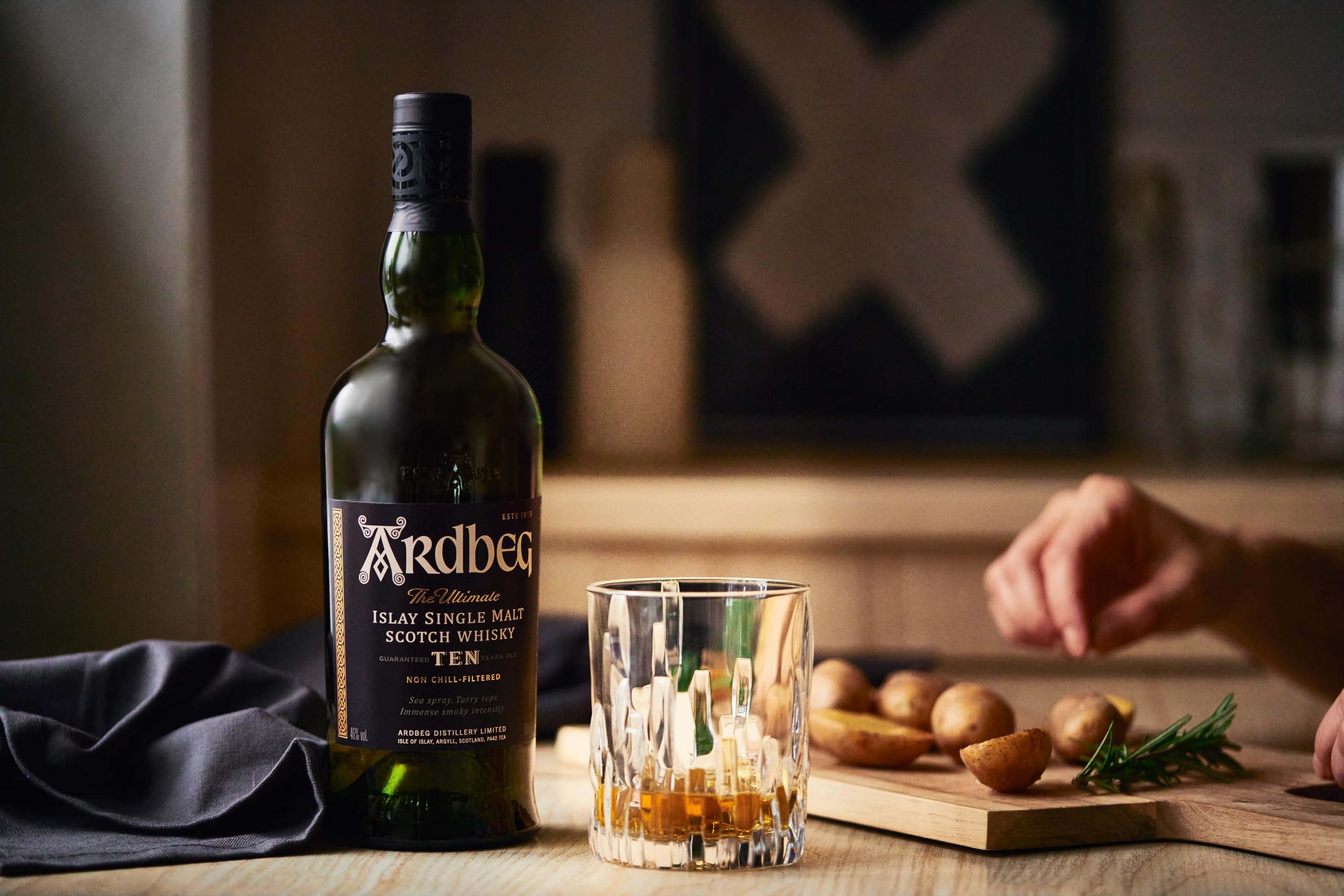 Ardbeg 10 Years Old Islay Single Malt Scotch Whisky 70cl Geschenkbox Torfig rauchig Bourbonfässer