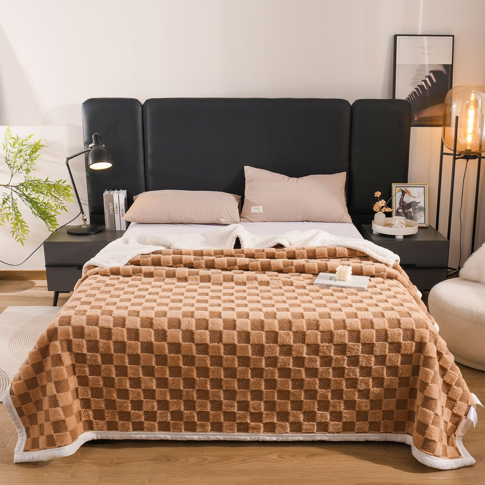 XrareSoft Fleece Blanket, King Size Thick Blanket, Checkerboard Bed Throw, For Bed Sofa Naps, Brown 200x230cm