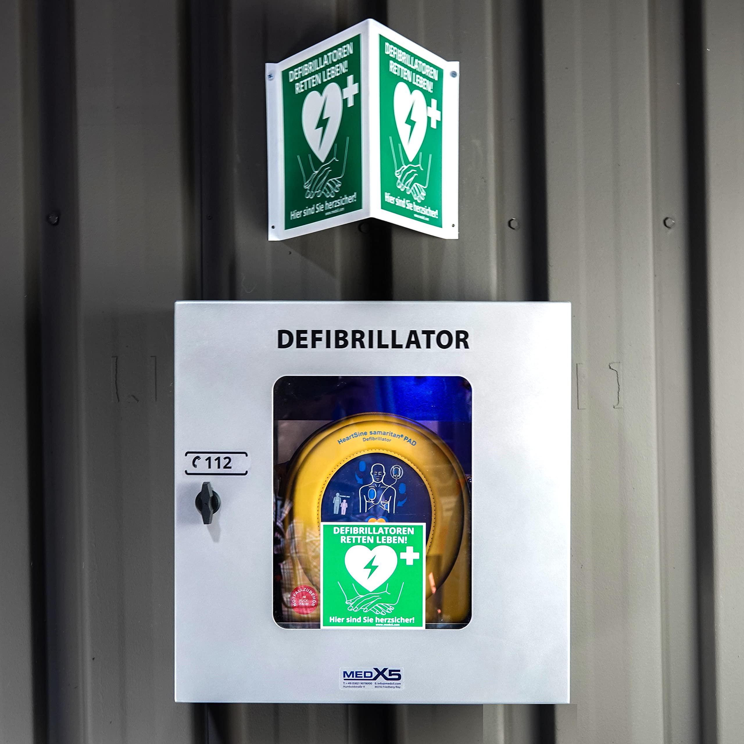 MedX5 Teca per Defibrillatore, Armadietto per Defibrillatori, Uso Esterno, pensile con riscaldamento, allarme, illuminazione, ventilazione e IP55, Adatto a tutti i Defibrillatori, Made in Germany