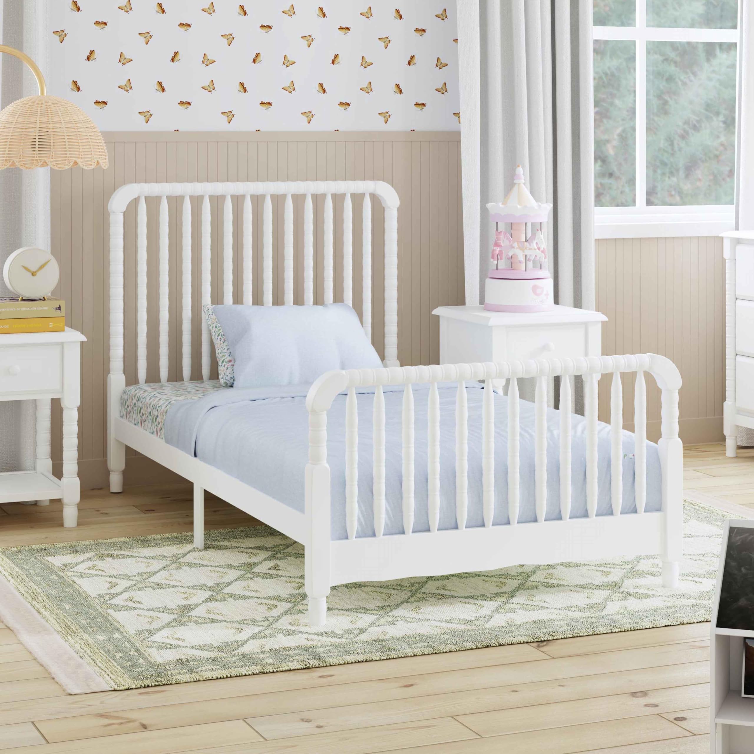 Amazon.com: Davinci Jenny Lind Twin-Bed with Wood Spindle Posts in