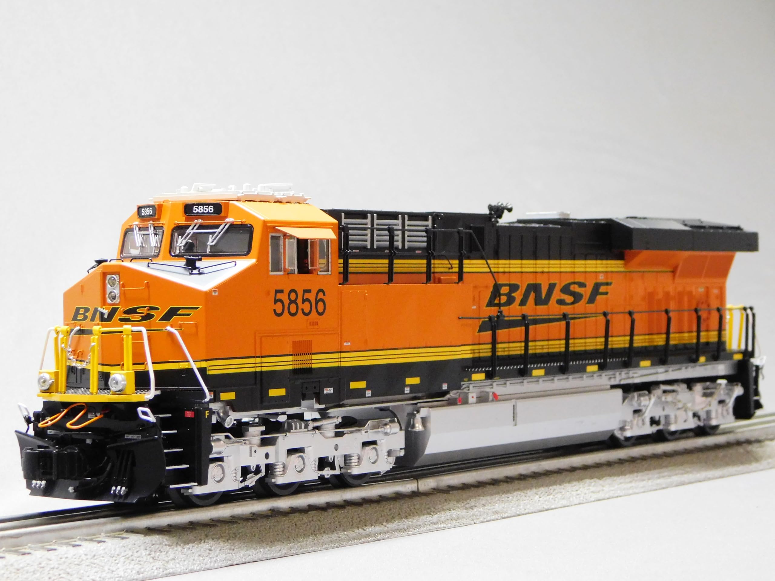 ディズニー How it Works in thecountry Amazon.com: Lionel BTO BNSF Legacy ES44 Diesel Locomotive