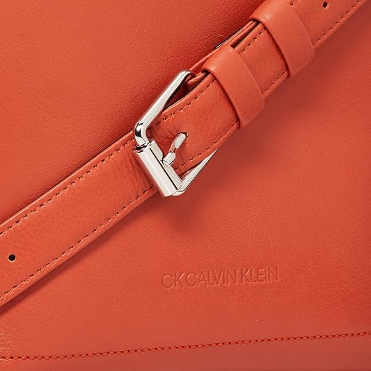 【新品】カルバンクライン　ショルダーバッグ オレンジ 牛革　28,600円 Amazon | [Calvin Klein] [CK カルバン・クライン]ショルダーバッグ B5