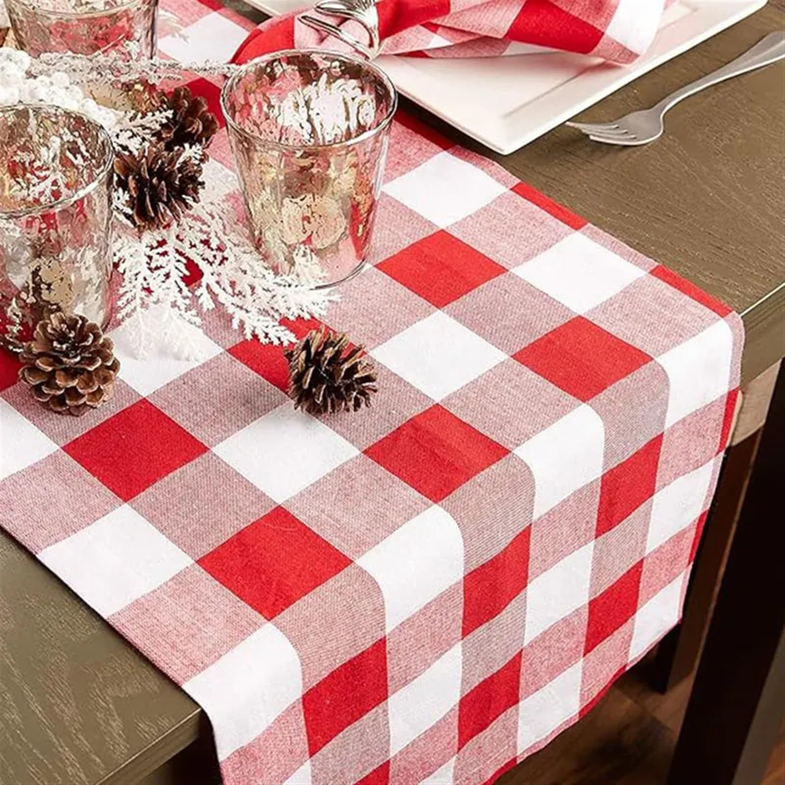 Chemin de table simple style Vichy pour décoration de Noël