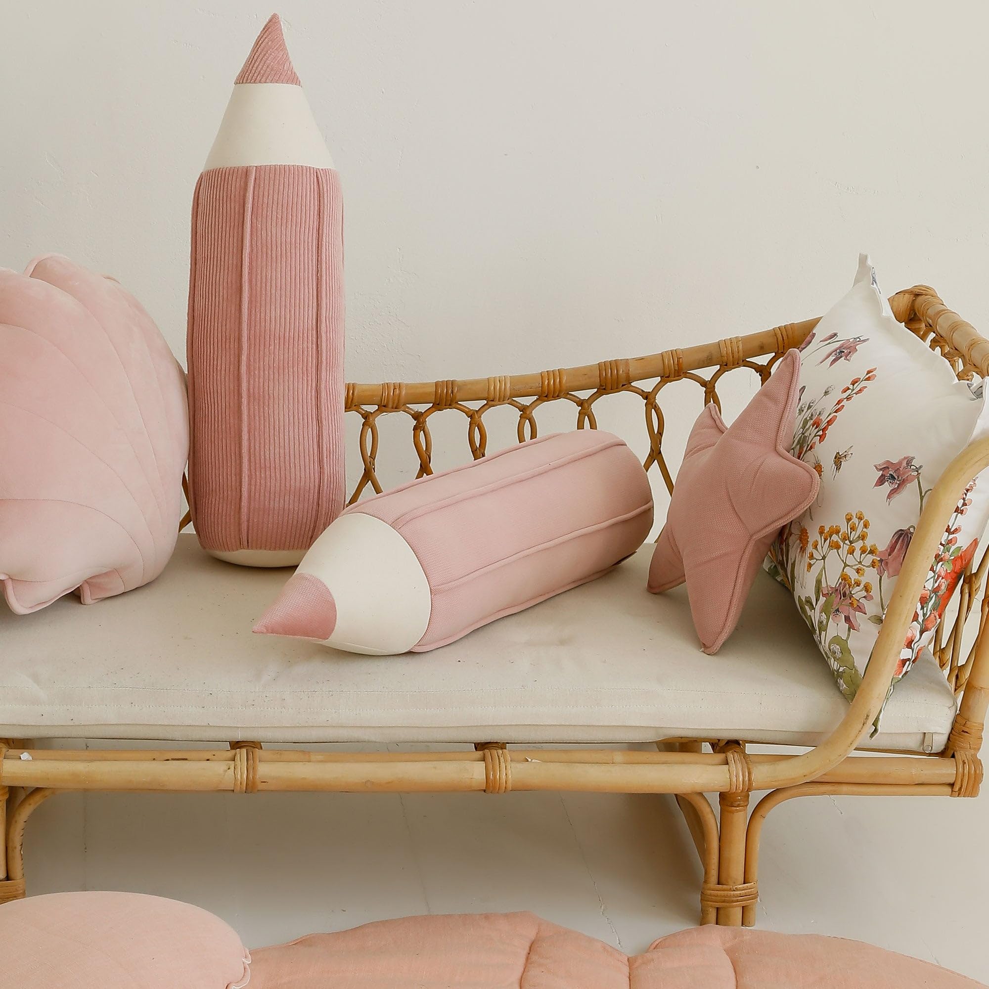 Moi Mili Dekokissen Buntstiftform Großes Kissen mit Füllung 65 x 18 cm für Jungen und Mädchen Bunststift-Kissen für Sofa Bett Kopfkissen