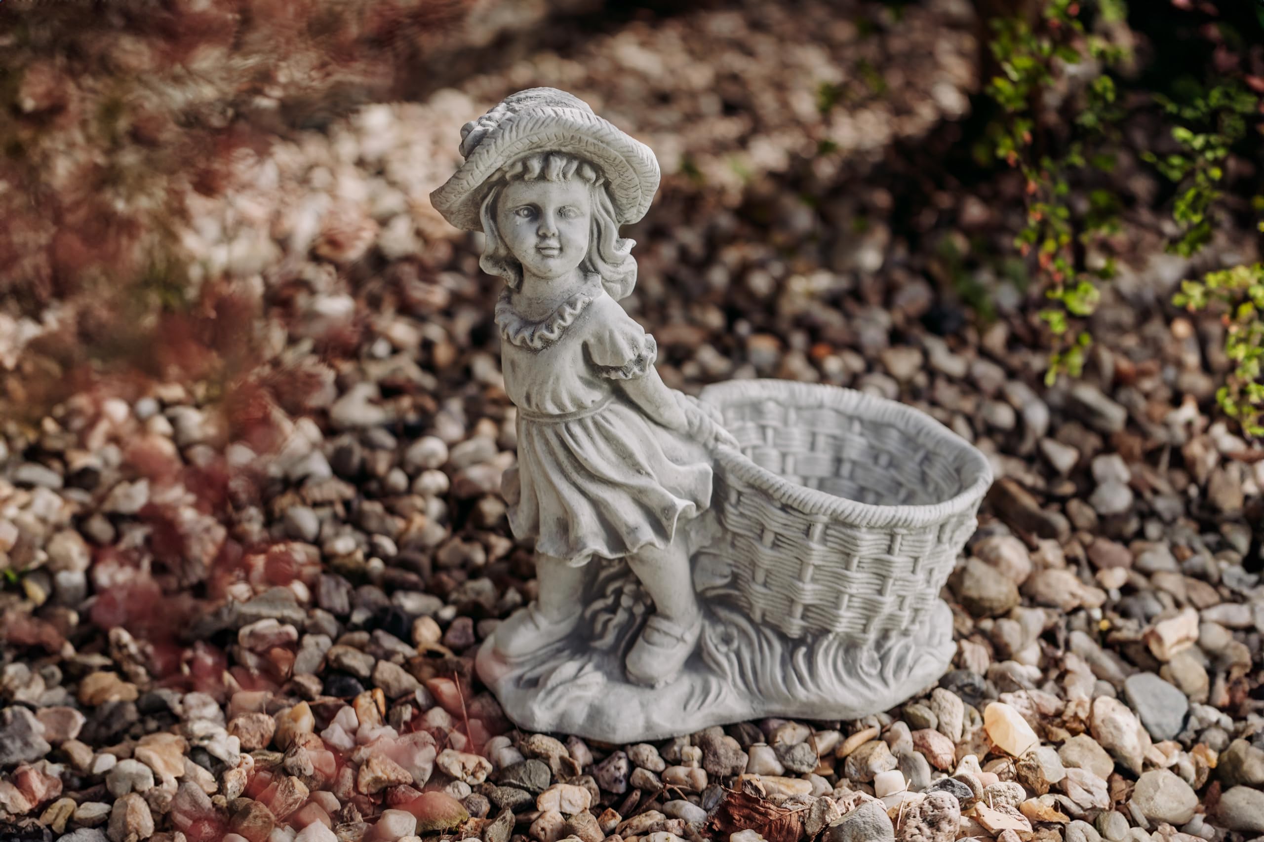 gartendekoparadies.de Jardinière en forme de petite fille, avec pot de fleurs, en pierre massive, résistant au froid