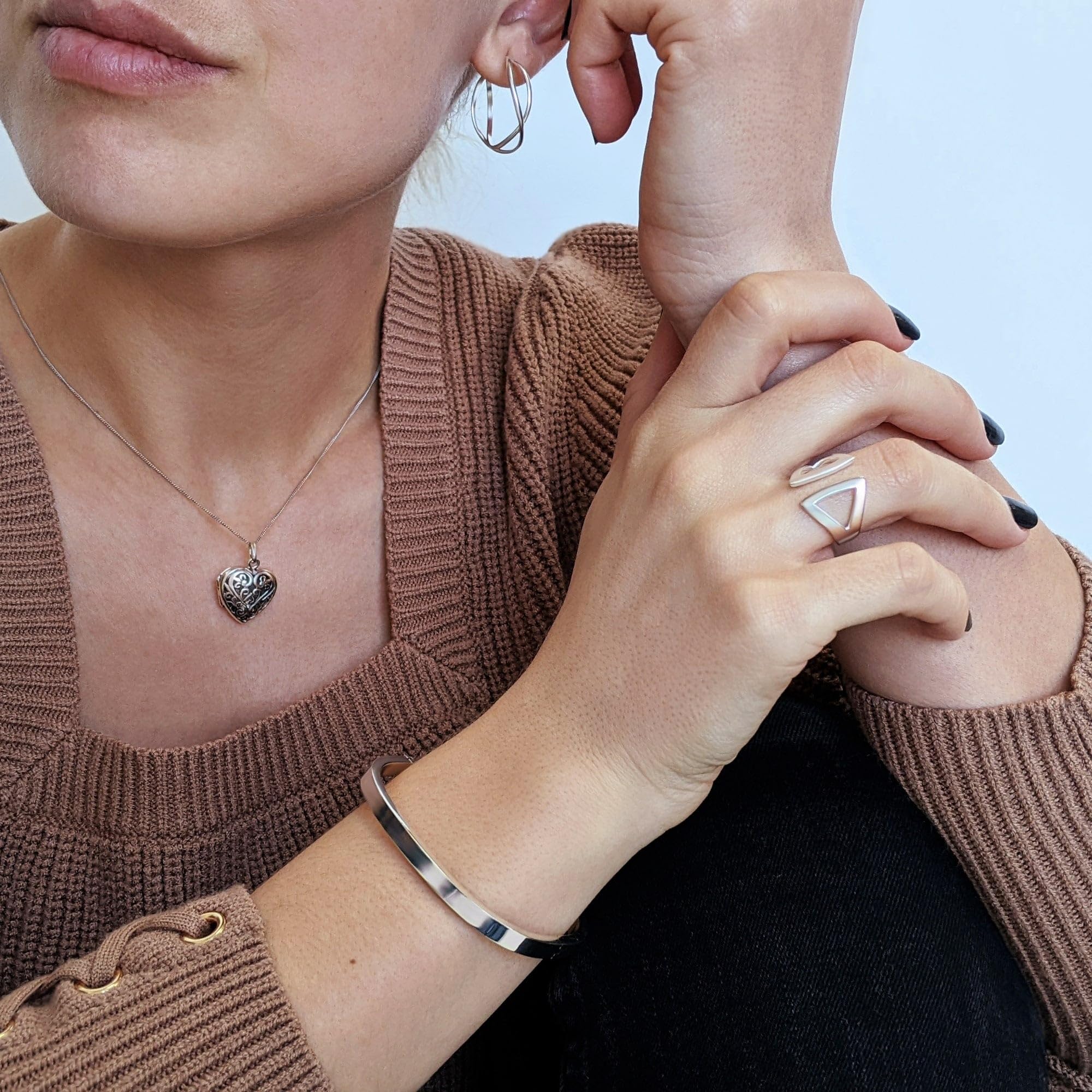 Collar con medallón de corazón de filigrana de plata de ley para mujer - Colgante adornado de flor de lis 925 en cadena de 18" Regalo del día de San Valentín Joyería de estilo victoriano con