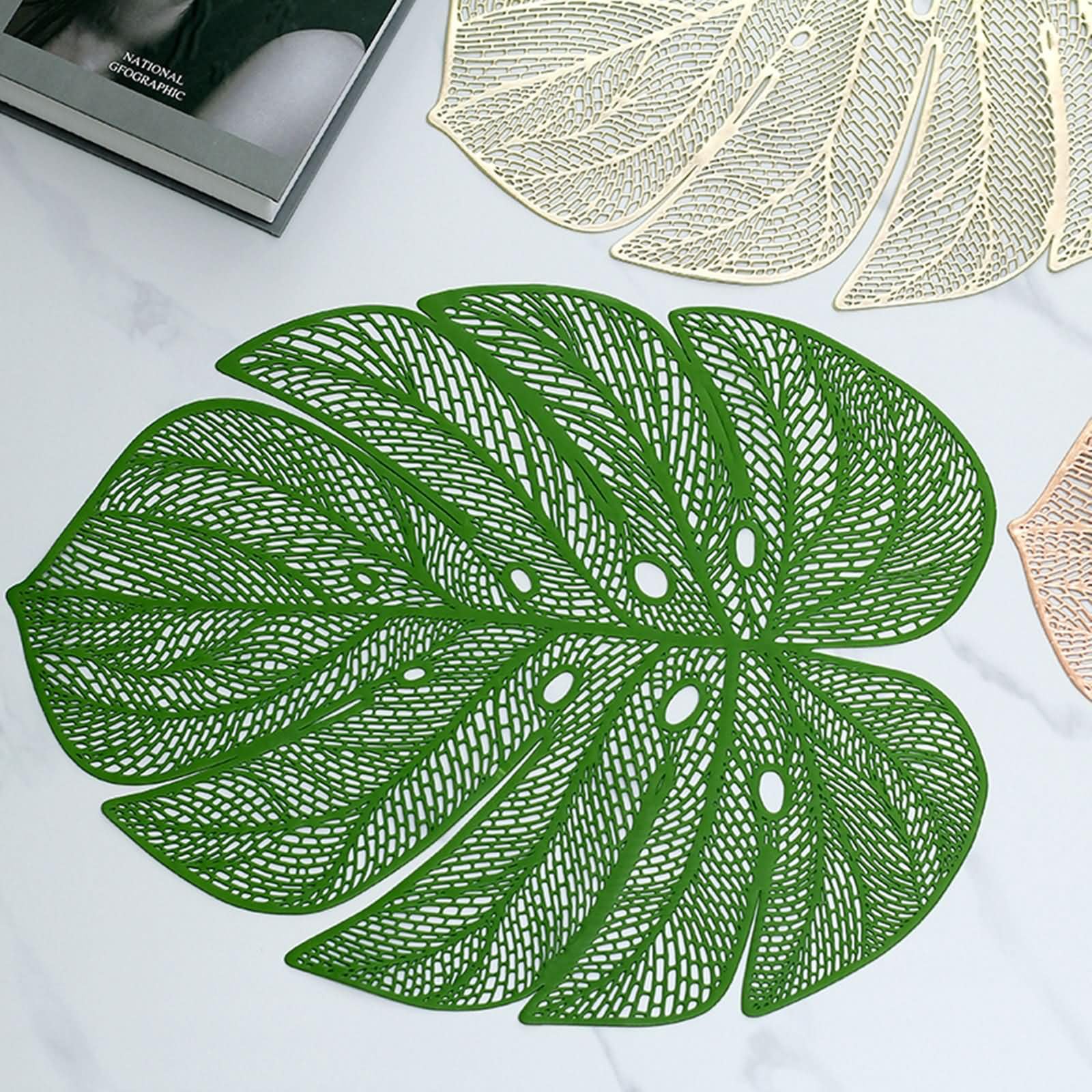 Podkładki stołowe 8 sztuk, 36 x 46 cm zielona mata stołowa z PVC do jadalni, jednolity kolor z wzorem liści
