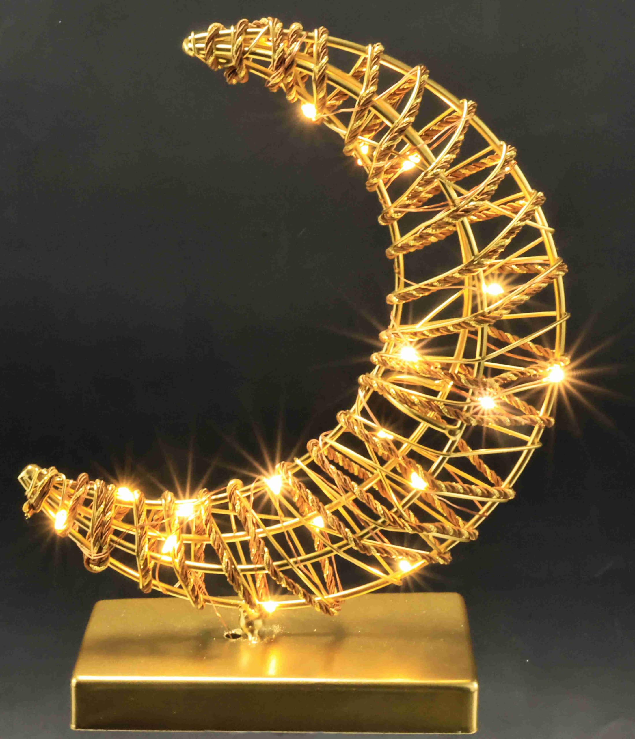 Figurine lumineuse Lune dorée à LED pour créer une ambiance douce et magique