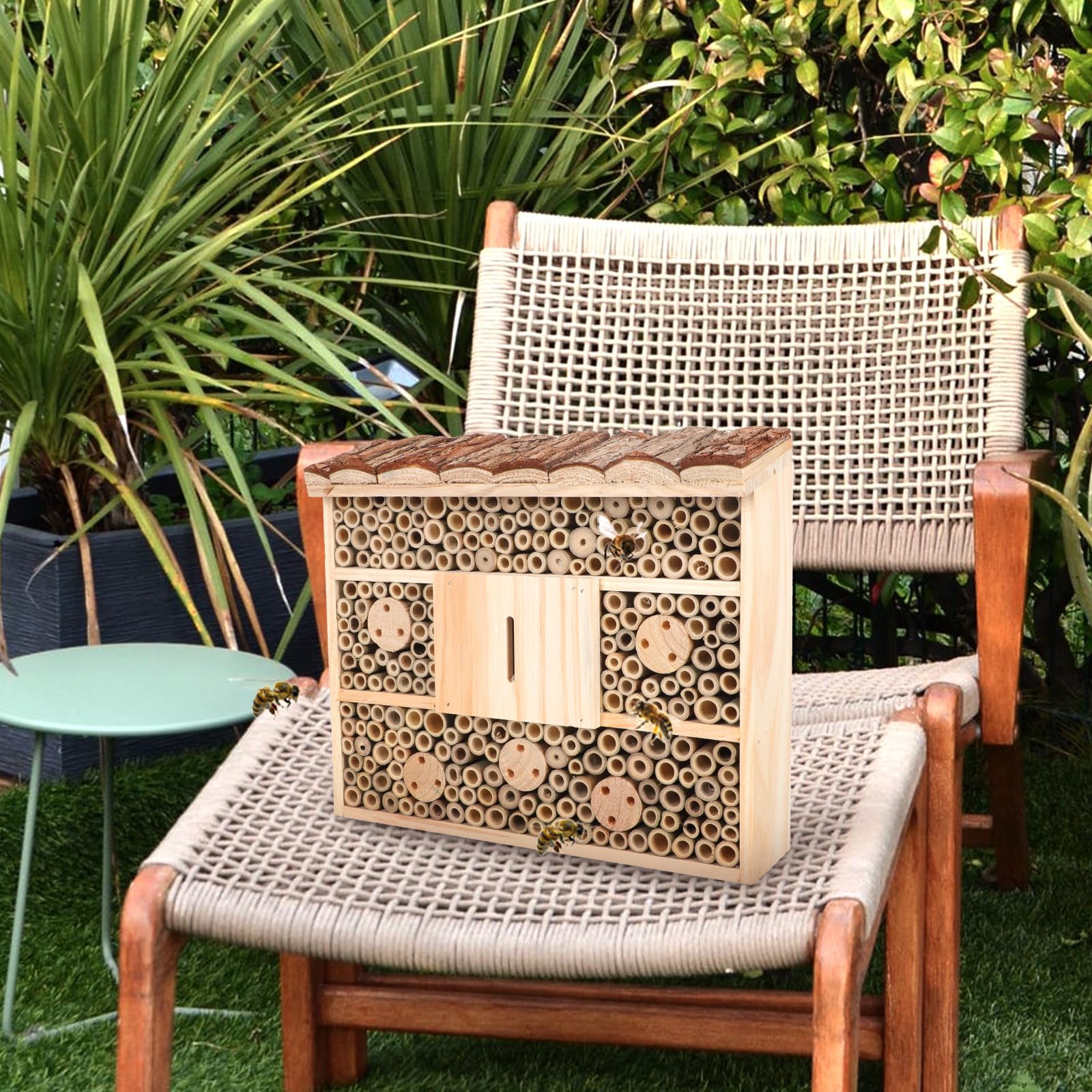 Casetta per Insetti in Legno Stile Baita Beige Resistente in Plastica per Api e Dorifore, Decorazione da Giardino per Mantenere L’ecologia Naturale