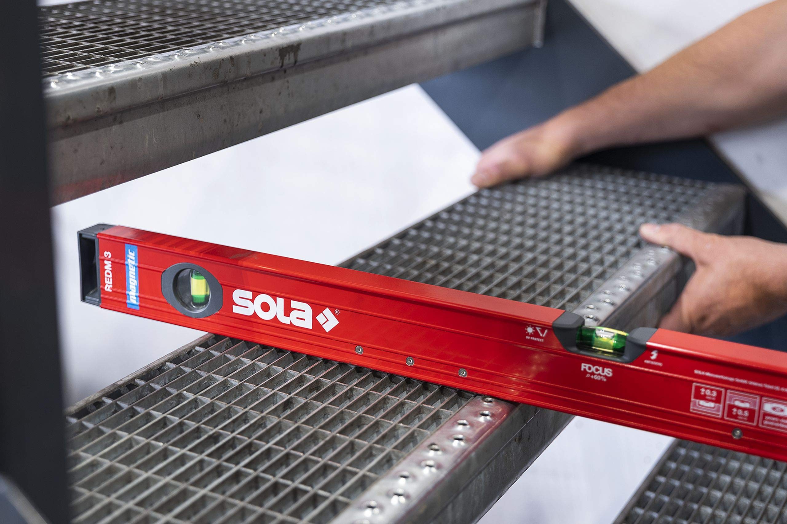 Sola 1812801 REDM - Nivel magnético (aluminio, 600 mm), color rojo
