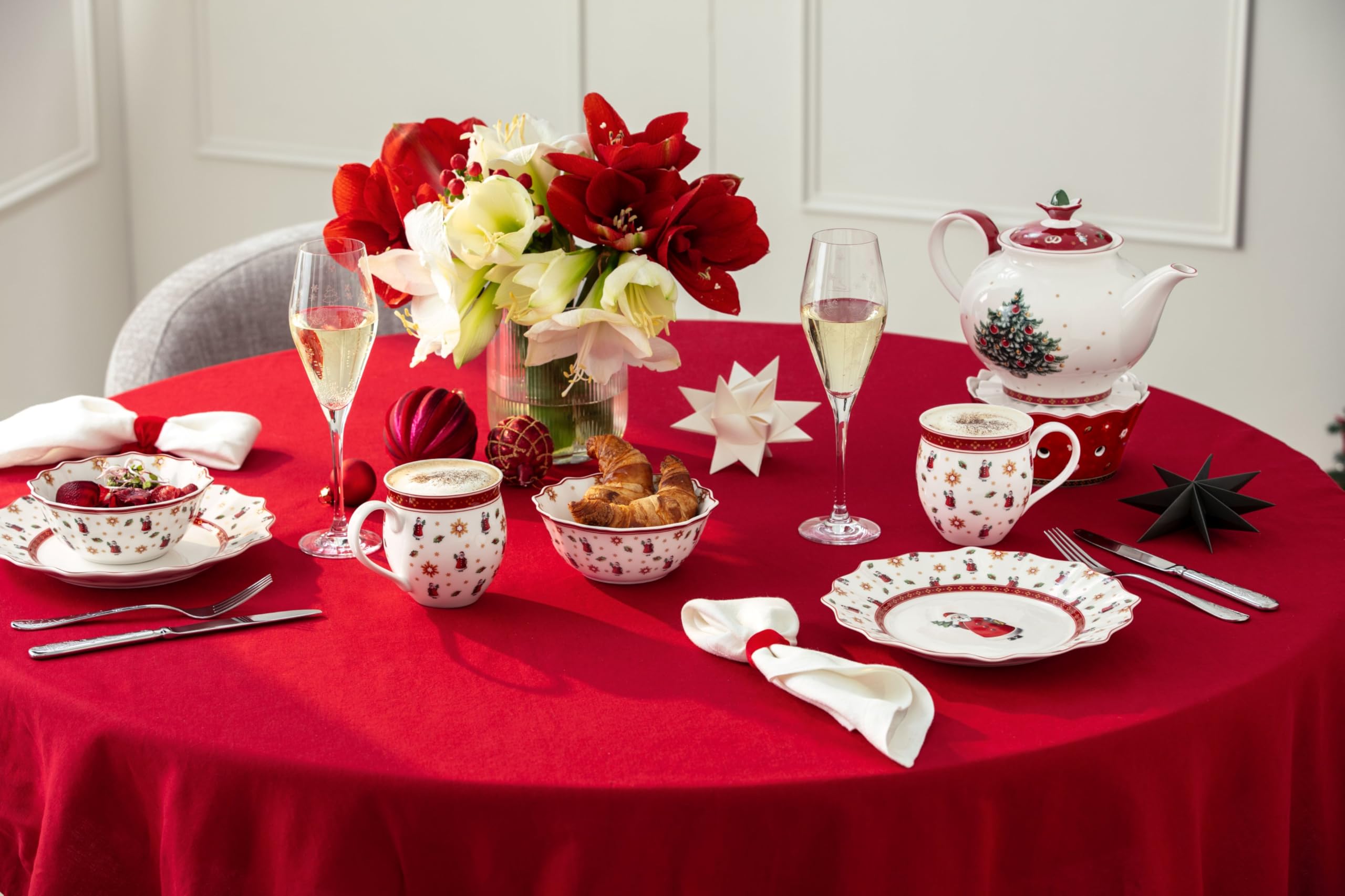 Villeroy & Boch - Toy's Delight jubileuszowy zestaw talerzy 4 szt. kolorowy, Boże Narodzenie, zestaw talerzy dla 4 os., talerz obiadowy, talerz śniadaniowy, motyw świąteczny, porcelana Premium