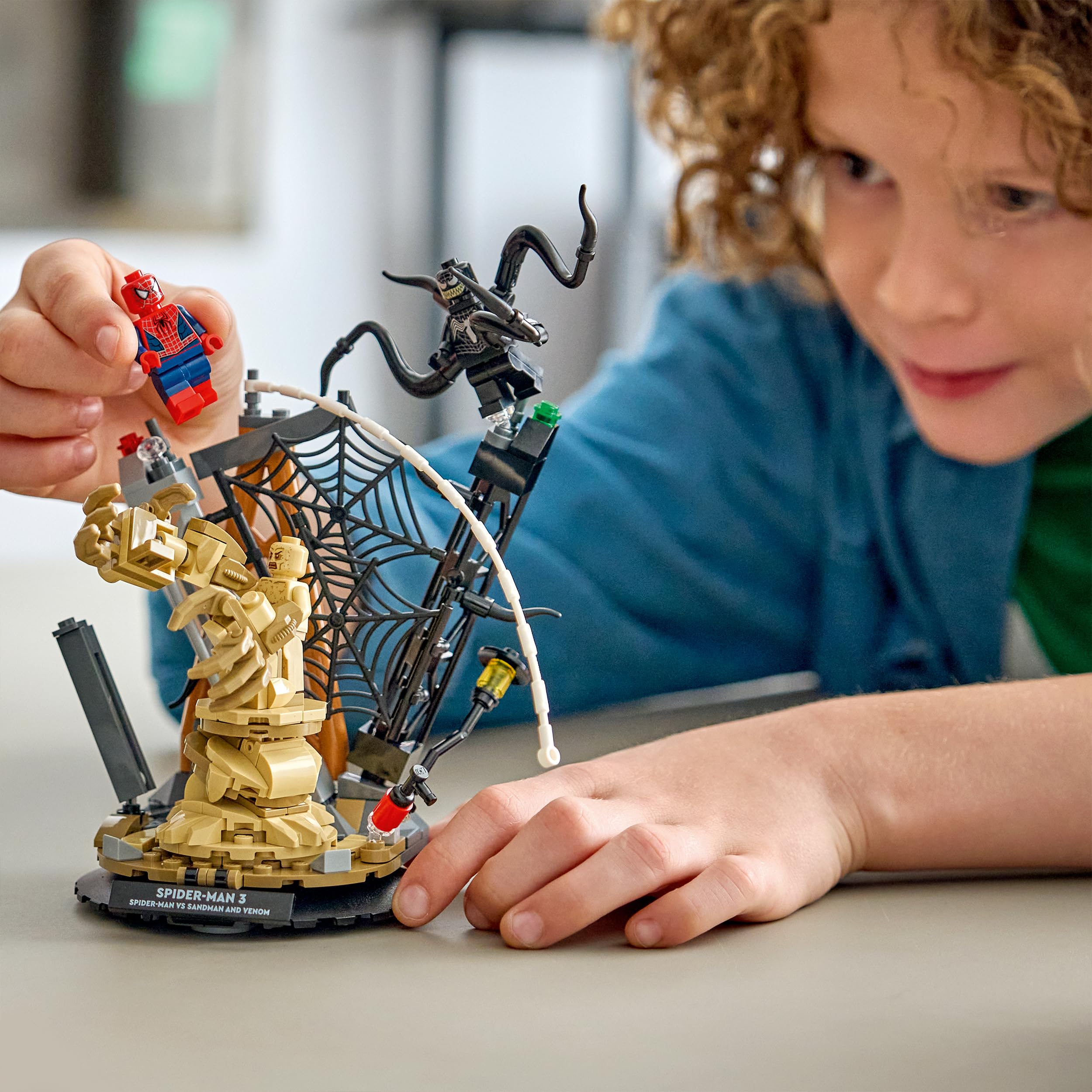 LEGO | Marvel Battaglia Epica: Spider-Man vs. Sandman - Giocattolo dei Supereroi con 3 Minifigure Inclusi Spider-Man & Venom, e Cantiere Edile - Regalo per Bambini da 9 Anni in su Fan dei Film - 76334