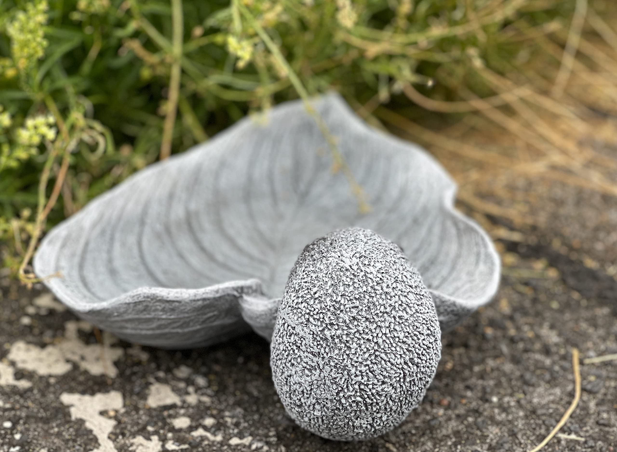 stoneandstyle Bebedero para pájaros, insectos, erizo sobre hoja, piedra fundida, resistente a las heladas
