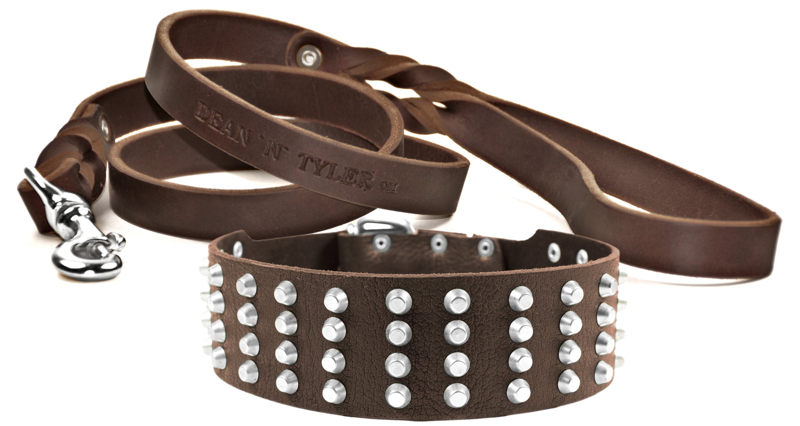 Collier 4 rangs clous 55,9 cm pour de belles balades avec sa laisse marron
