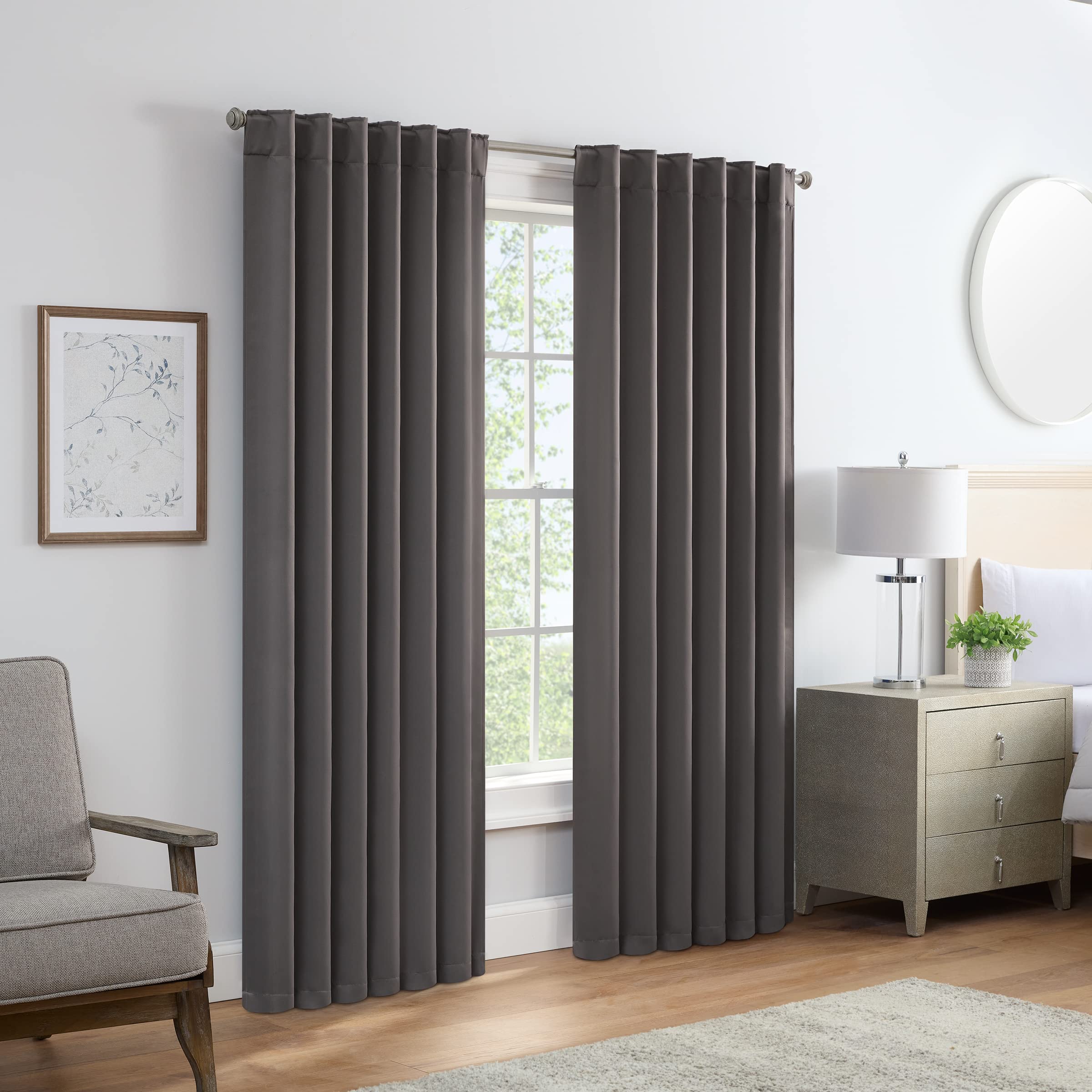 Rideaux occultants à triple tissage isolant pour un sommeil réparateur