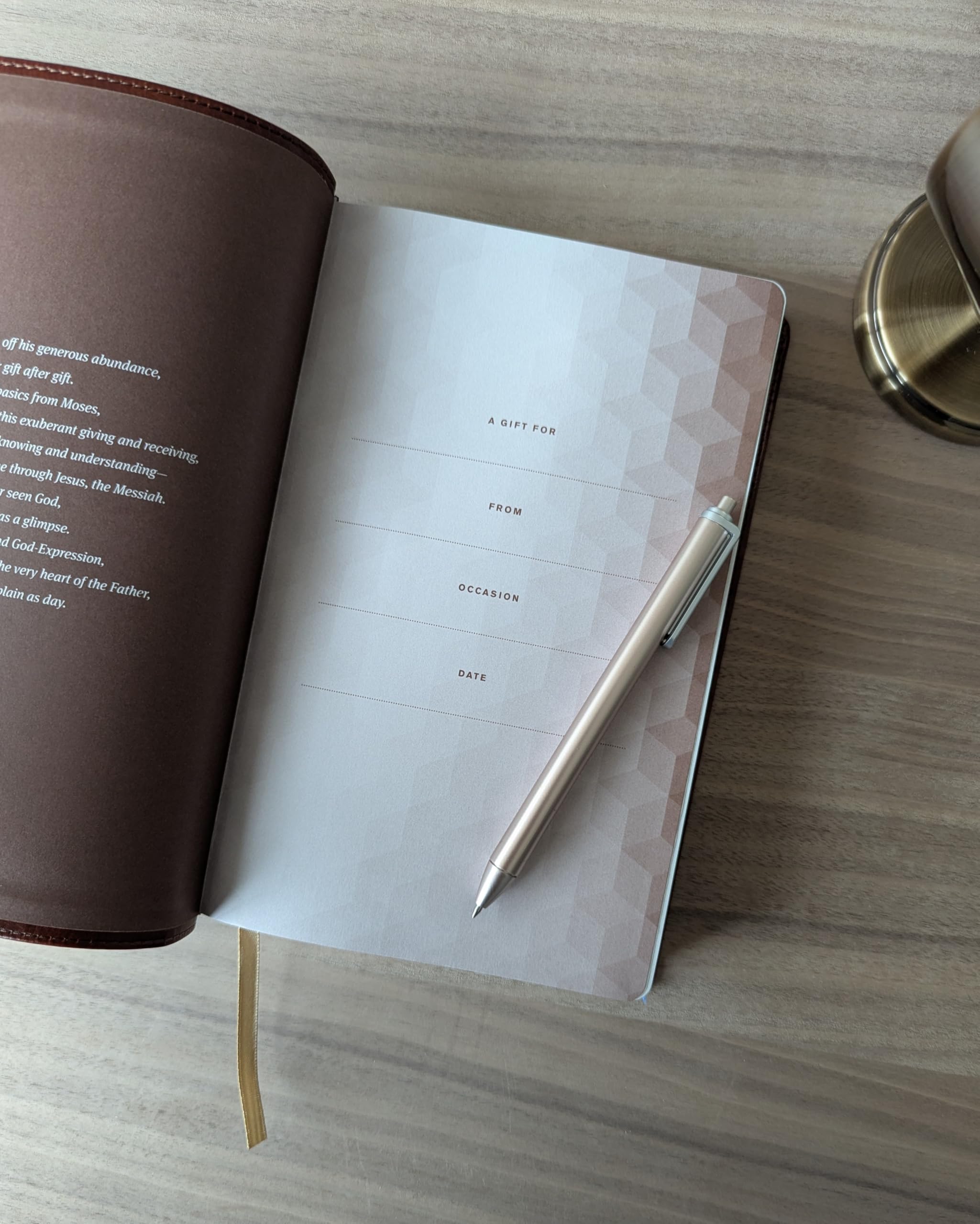 The Message Deluxe Gift Bible (Leather-Look, Dark Brown Gold Cross): The Bible in Contemporary Language - PT06