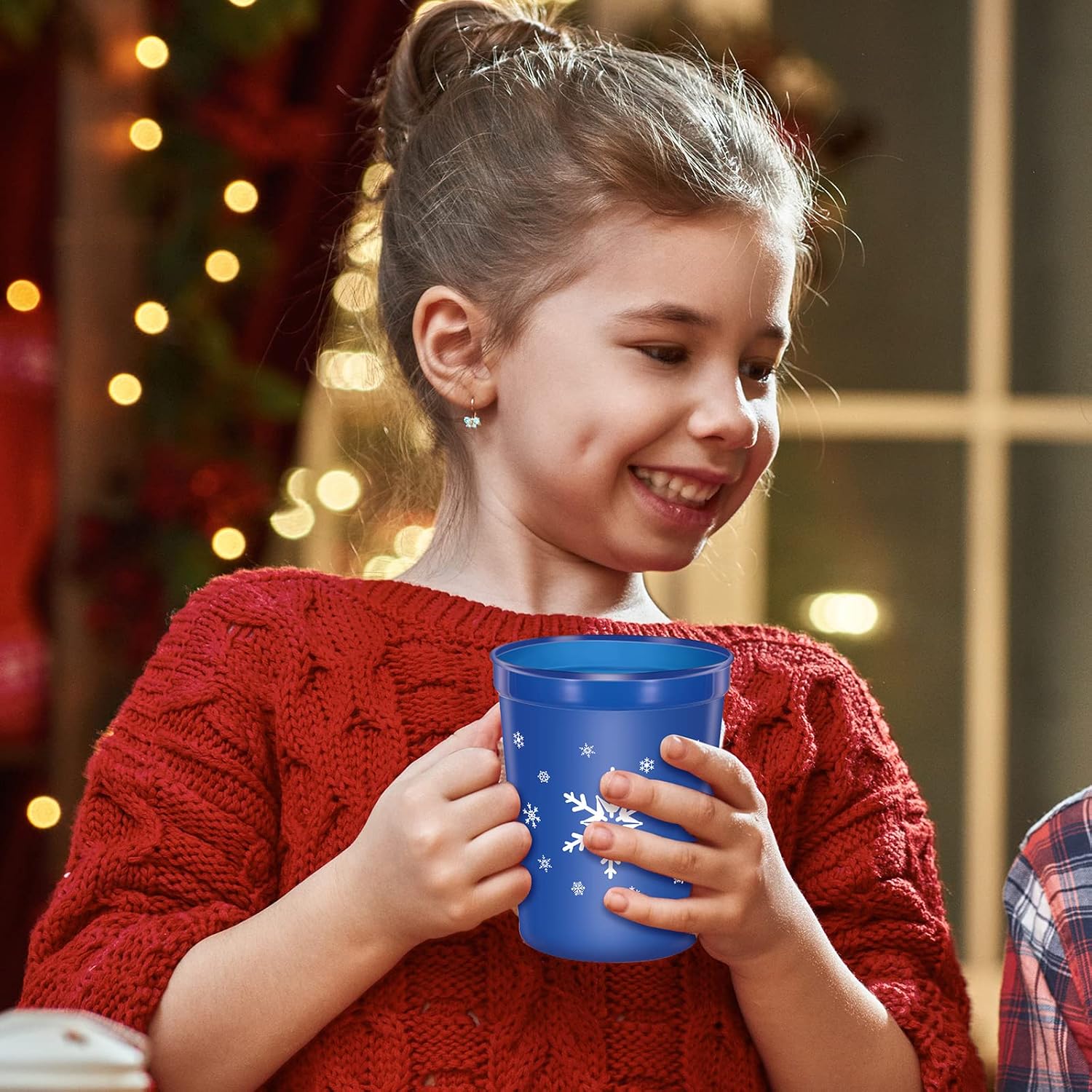 Meanplan Christmas Party Cups 12 oz Plastic Soda Cups Reusable Blue Glass Round Beverage Disposable Glass for Party Drinking Snowflake Tumbler for Birthday Picnic Indoor Outdoor Event(36 Pieces)