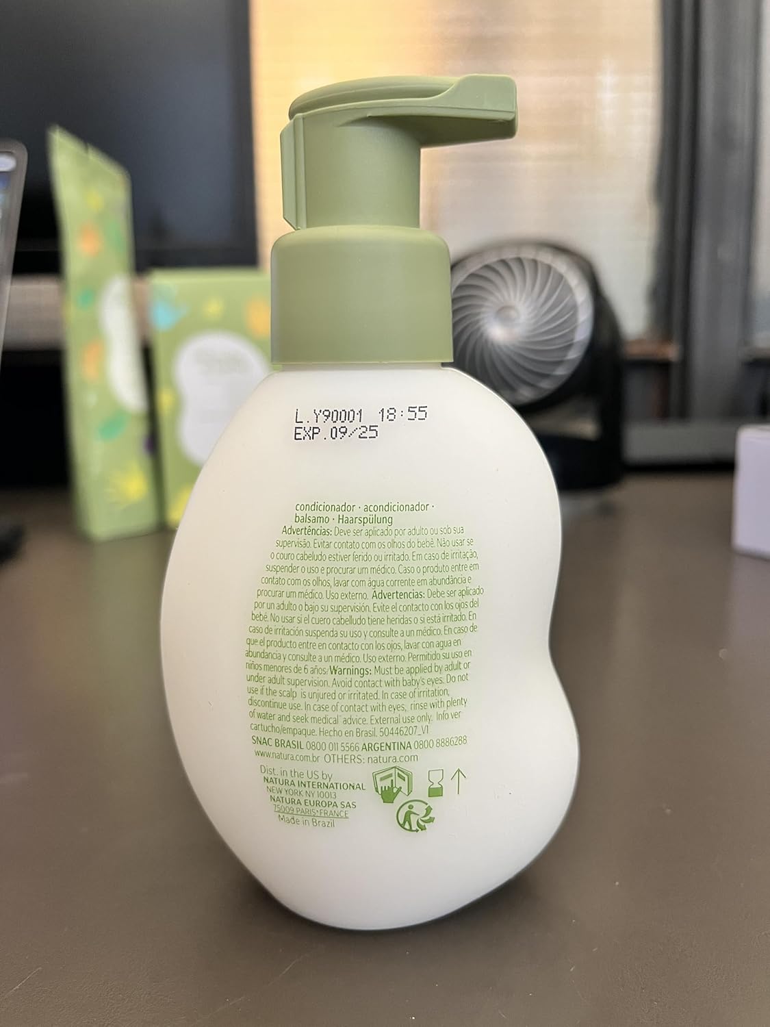 natura - Mamãe e Bebê Baby Conditioner - Untangle & Soften Baby Hair - 100% Vegan - Self-Preserving Formula - 97% Natural Origin - All Skin Types - Cruelty Free - Baby Essentials - 6.7 fl oz (200ml)