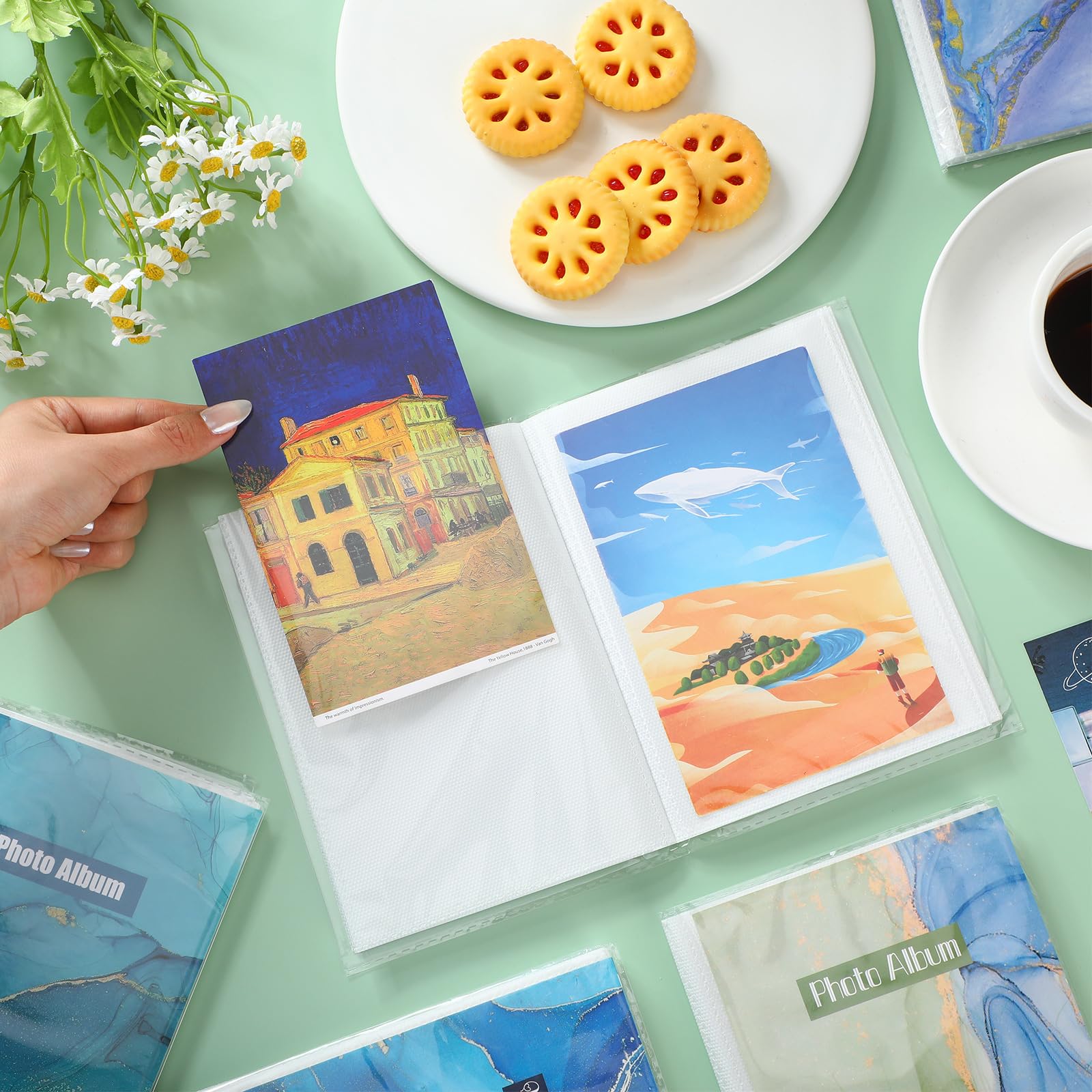 Sinmoe Paquete de 36 álbumes de fotos de 4 x 6 pulgadas, cada uno muestra 36 imágenes, mini álbum de fotos de Navidad con inserciones decorativas extraíbles y cubierta transparente flexible (estilo