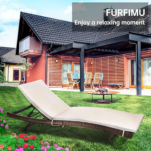 Miniatura 5 de Silla de salón de patio de ratán con respaldo ajustable y cojín beige extraíble, silla de piscina de material PE para exteriores, tumbona plegable