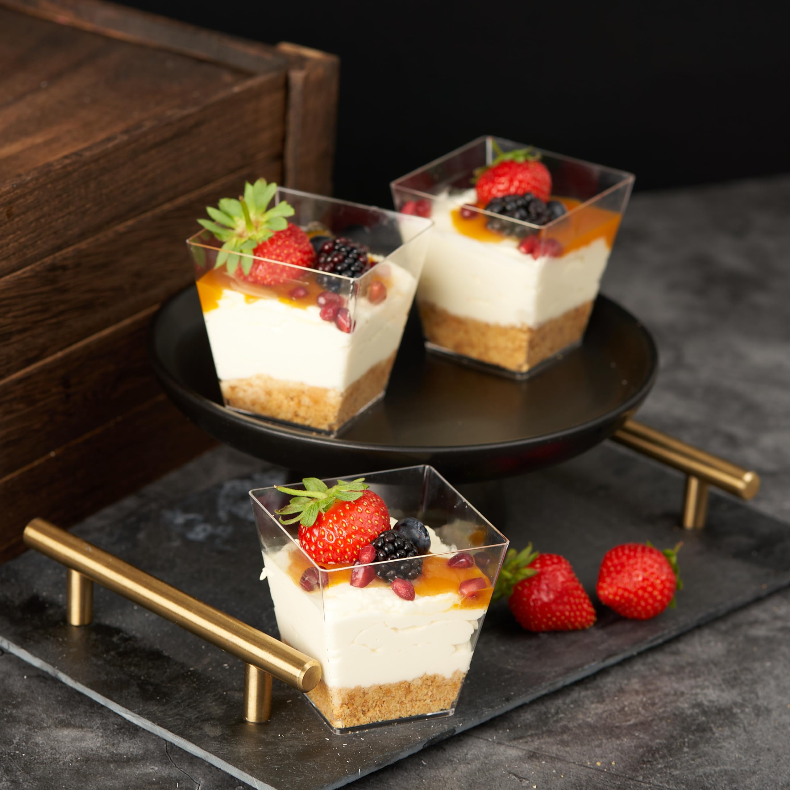 Matana - 48 Bicchieri Monoporzione per Dolci (Quadrati, 225ml) - Coppette per Dessert, Finger Food, Mousse, Budini, Tiramisù - Resistenti e Riutilizzabili - per Feste e Buffet