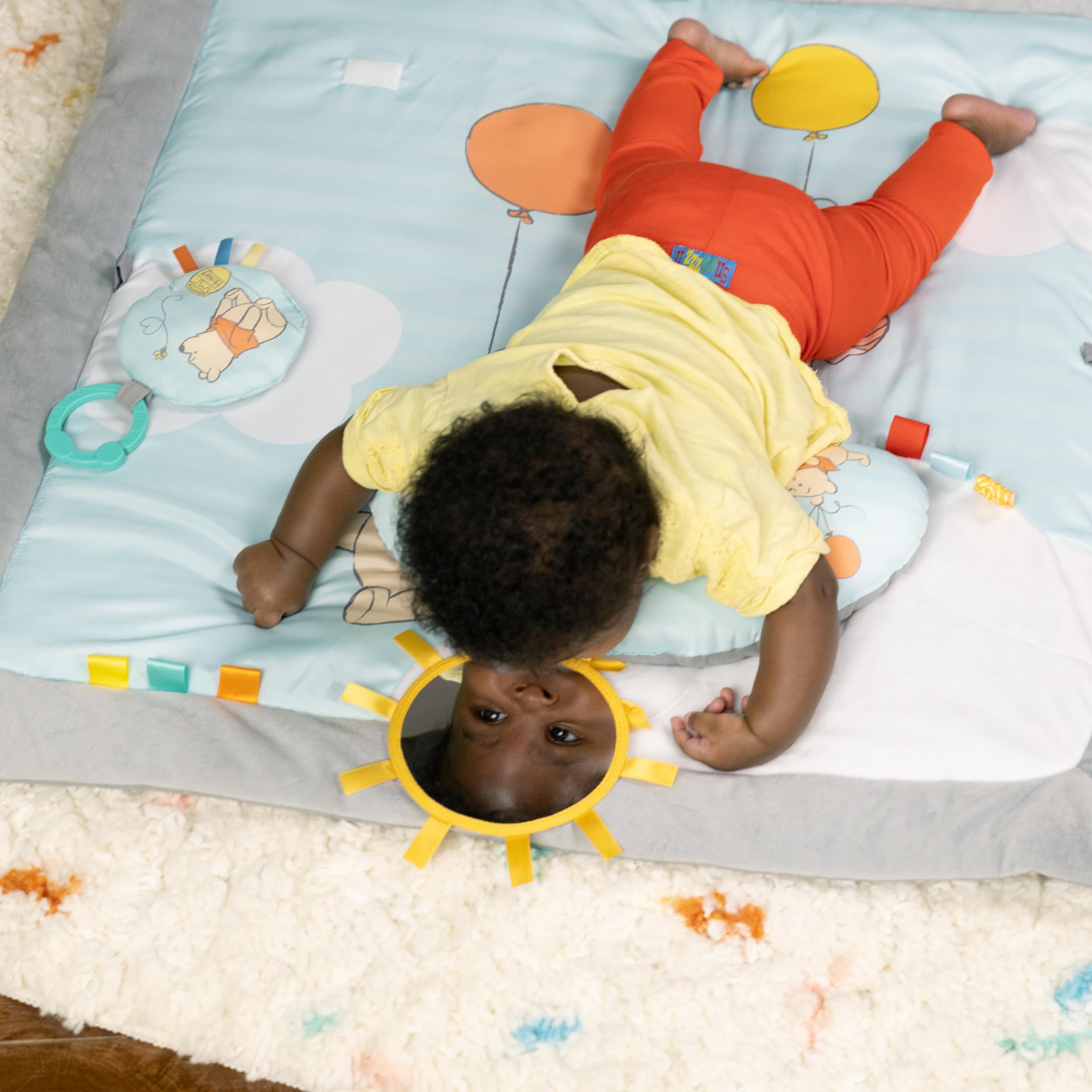 Bright Starts Disney Winnie PUUH Once Upon a Tummy Time Mata do aktywności dla niemowląt z drewnianym drążkiem Niebieski