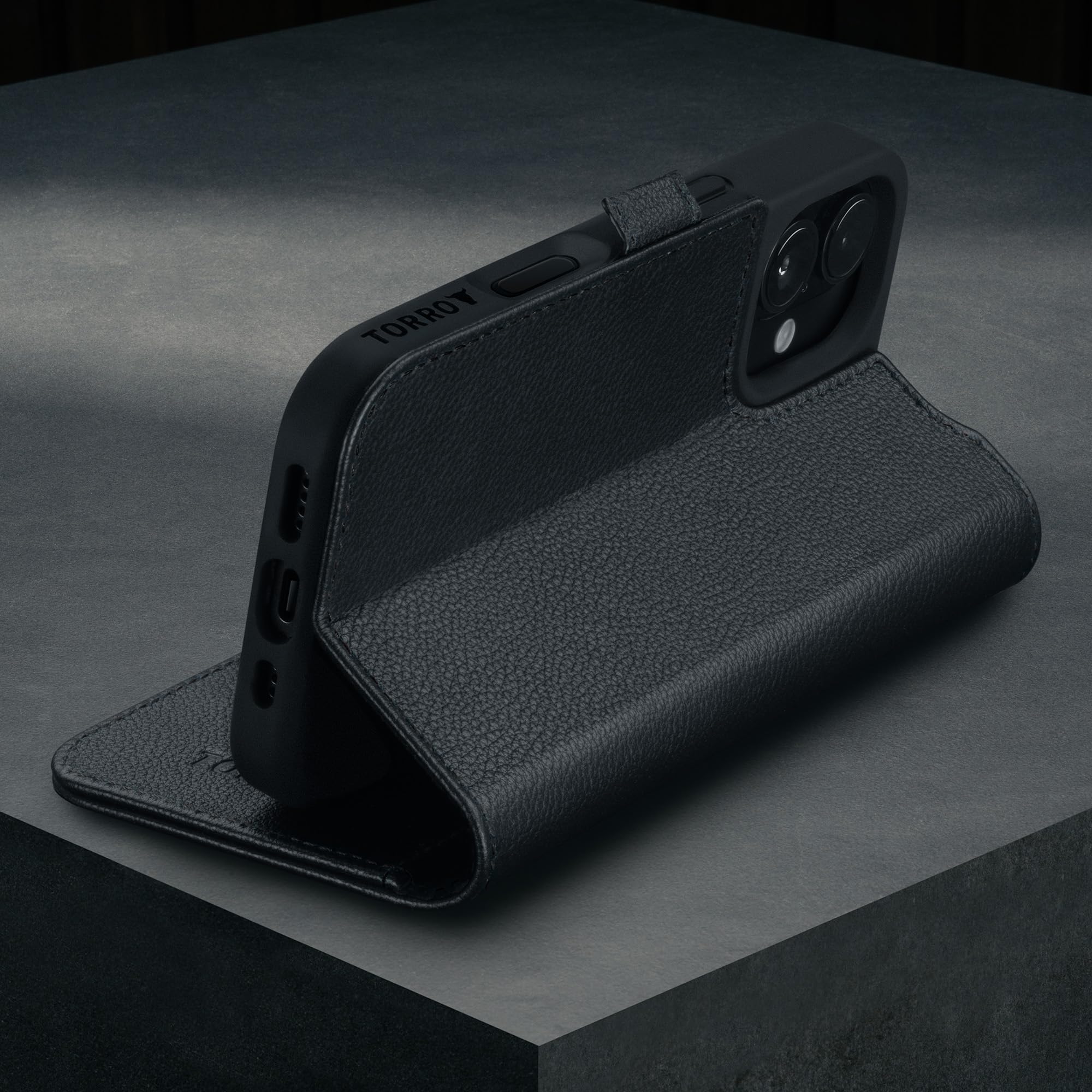 TORRO Leather Case Compatible with iPhone 16 - Image 3
