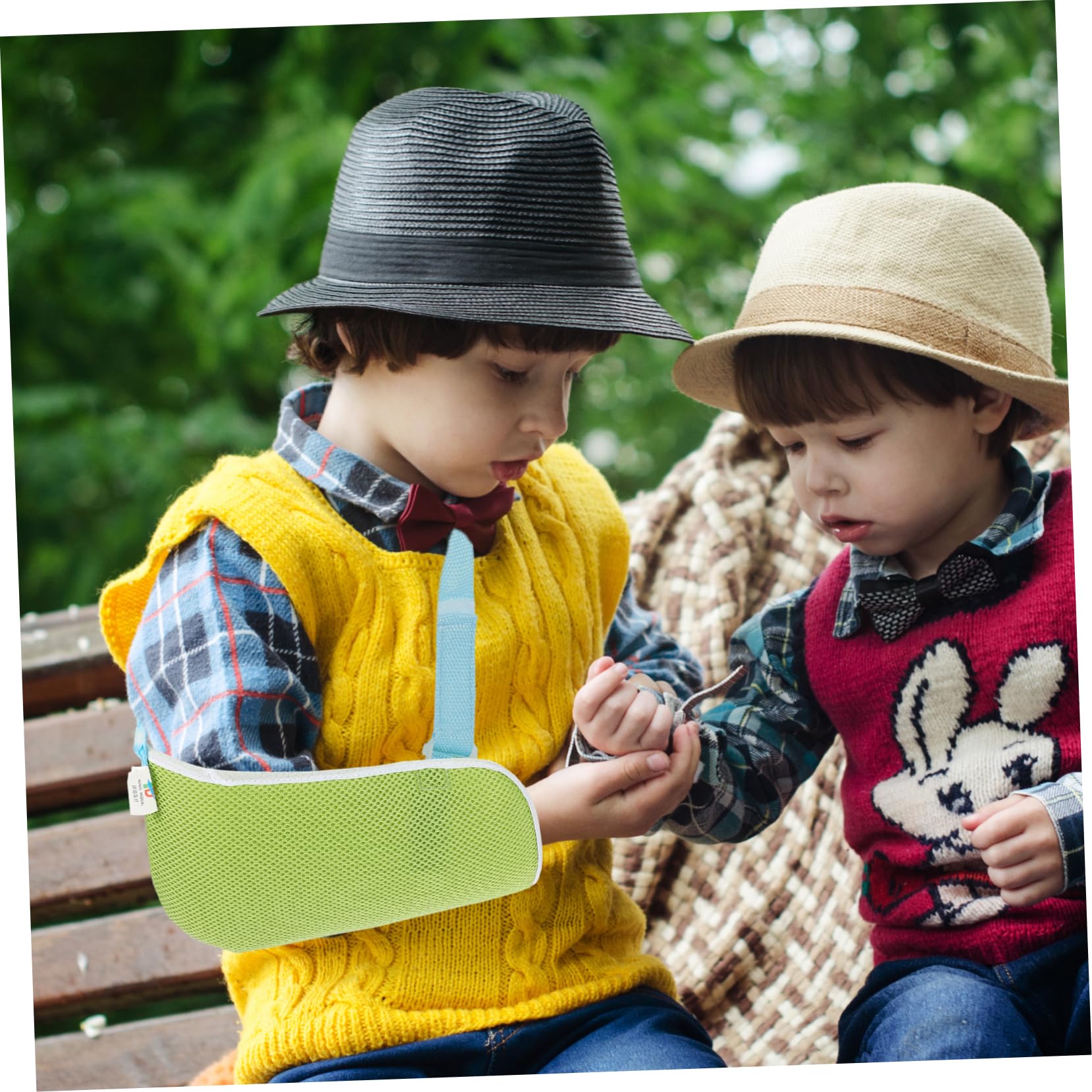 FRCOLOR Mesh Fabric Arm Sling for Boys and Girls Fixation Sling Fractured Forearm Brace Adjustable Shoulder Support Random