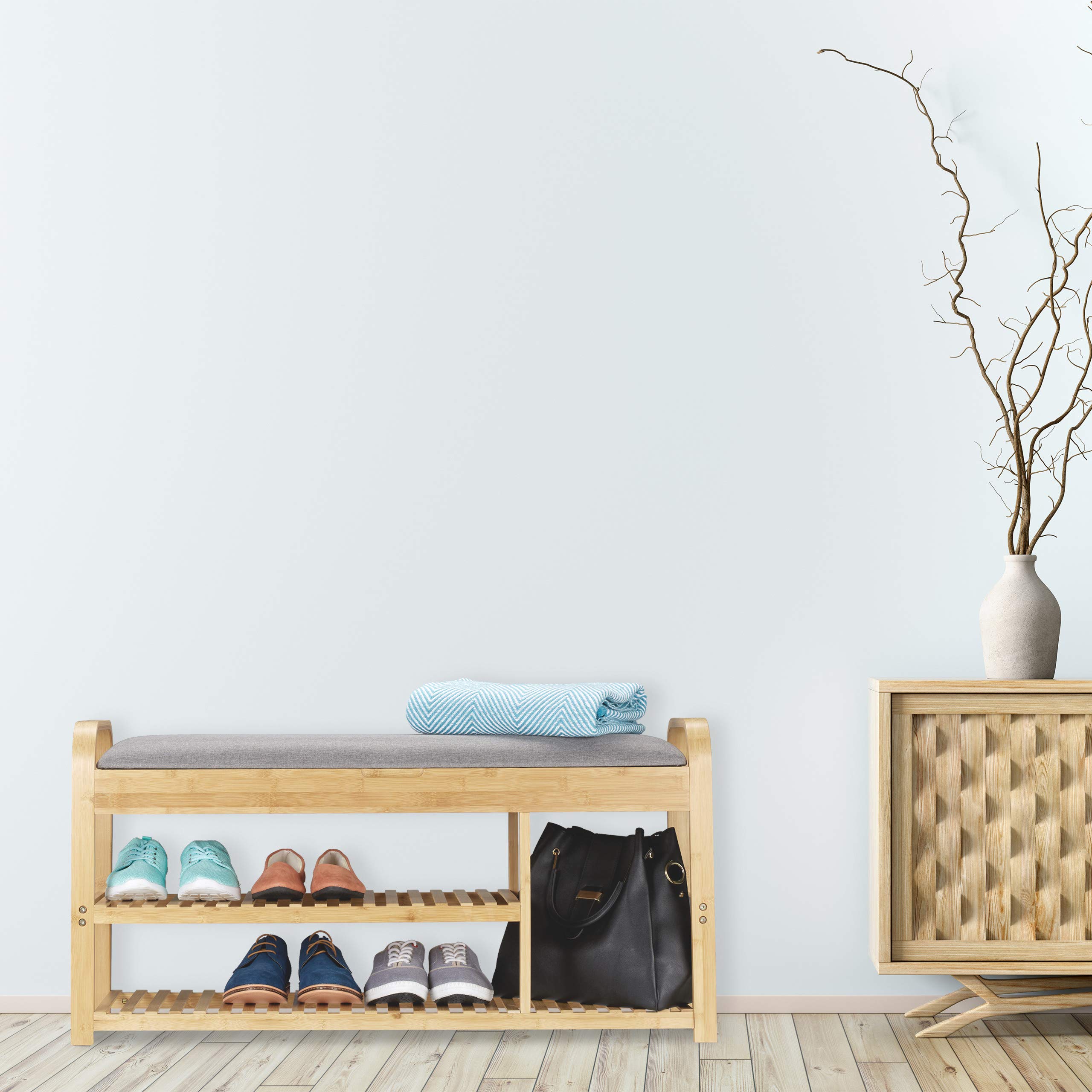 Relaxdays Banc Chaussures avec siège, Espace de Rangement, rembourré, Bas, en Bambou, HxlxP 50x100,5x33 cm, Gris/Nature
