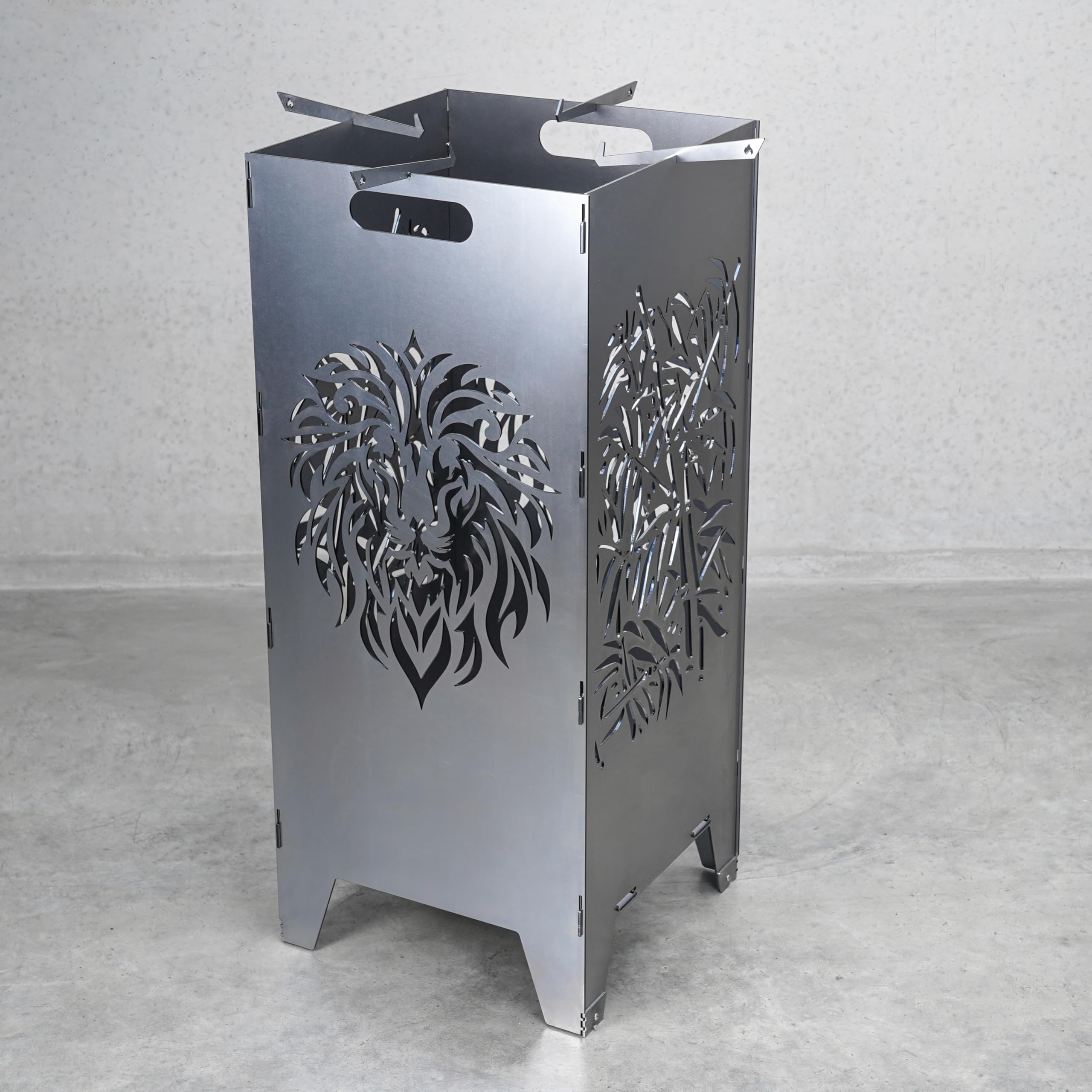 Grillrost.com Das Original Steckbare Feuertonne Löwe aus Stahl mit Edelstahlfüßen - Neugedachte Feuersäule inkl. Auflage-Adaptern für Feuerplatten