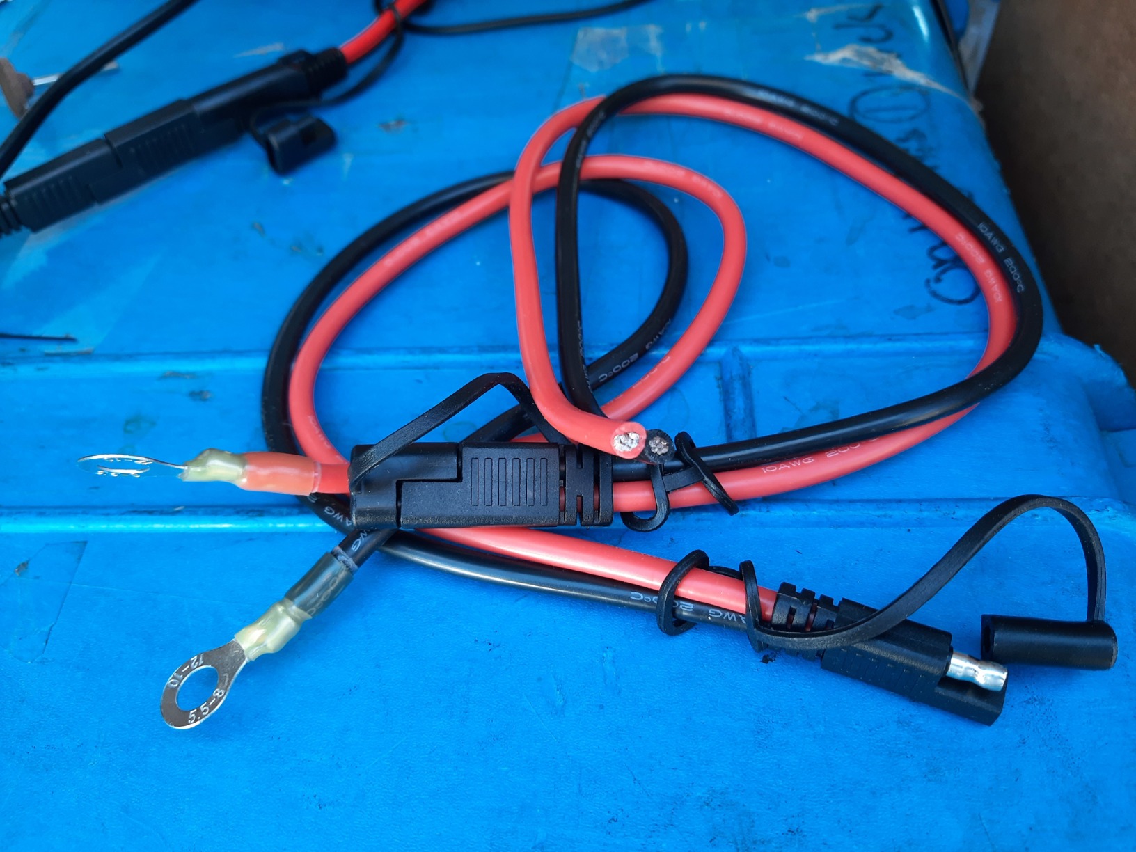 I can't see any sign of copper under a magnifier after cutting the cable in half, but...