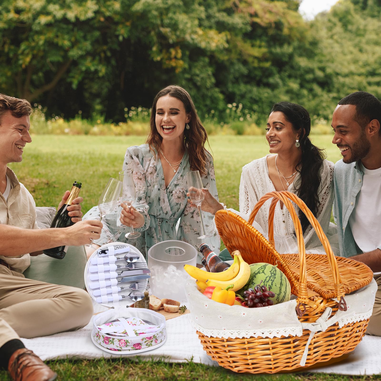 Juego de cesta de picnic de mimbre para 4 personas con tapa y asa, cesta de picnic con forro lavable y juego de cubiertos para exteriores, camping, Halloween, Navidad y cumpleaños