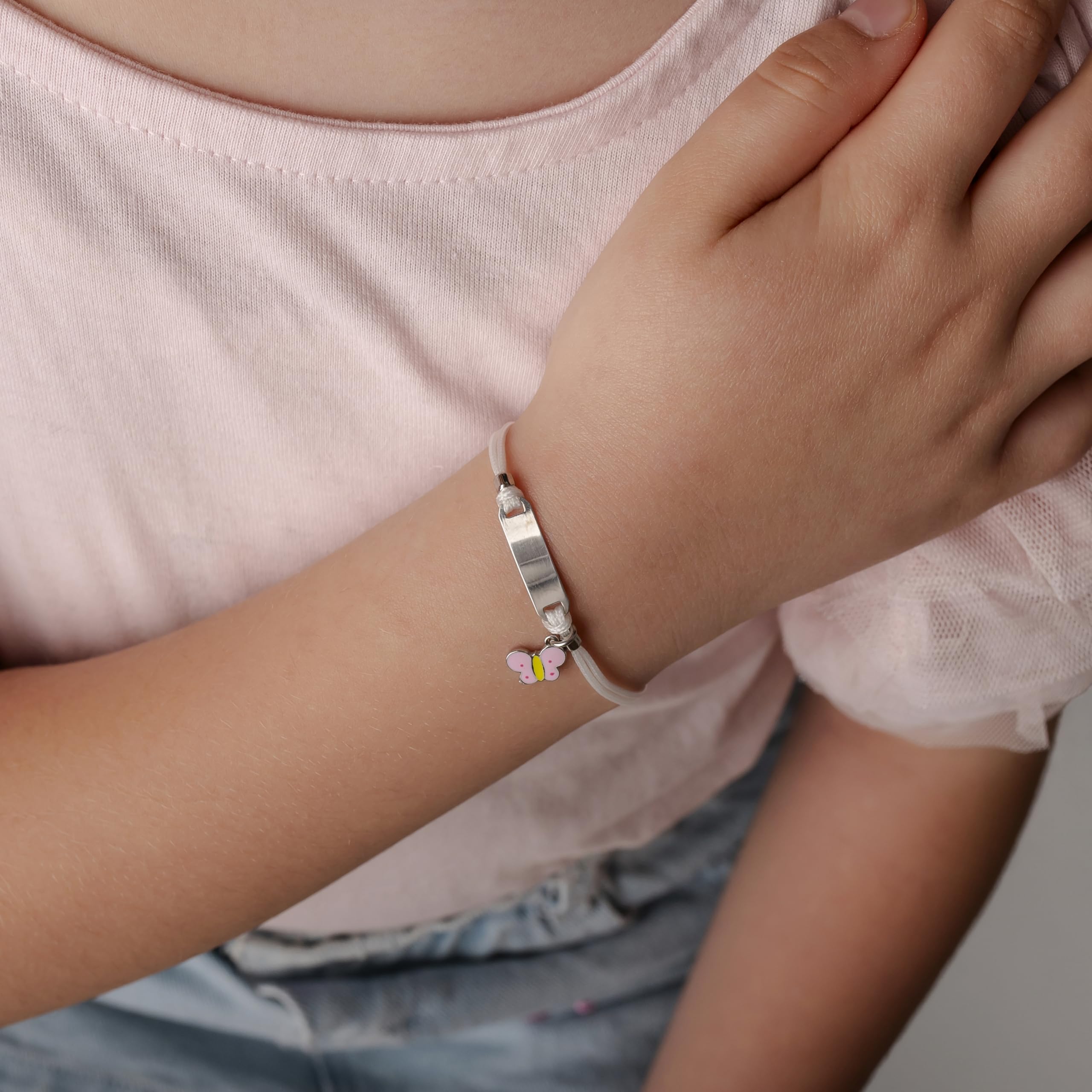 Sakrami Pulsera Plata 925 Bebé Cordón Blanco Mariposa Rosa Placa Grabable Colección Kids + Caja de Regalo Personalizada - Pulsera de Nacimiento Comunión o Bautismo