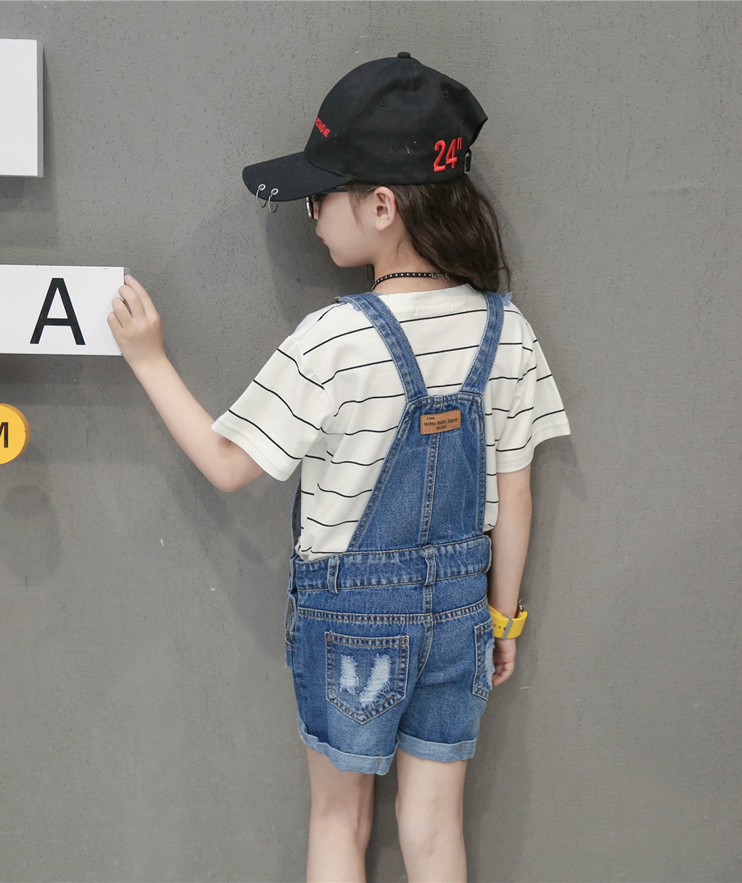 KIDSCOOL SPACE Salopette di Jeans da Bambina, Pantaloncini di Jeans Strappati Grandi